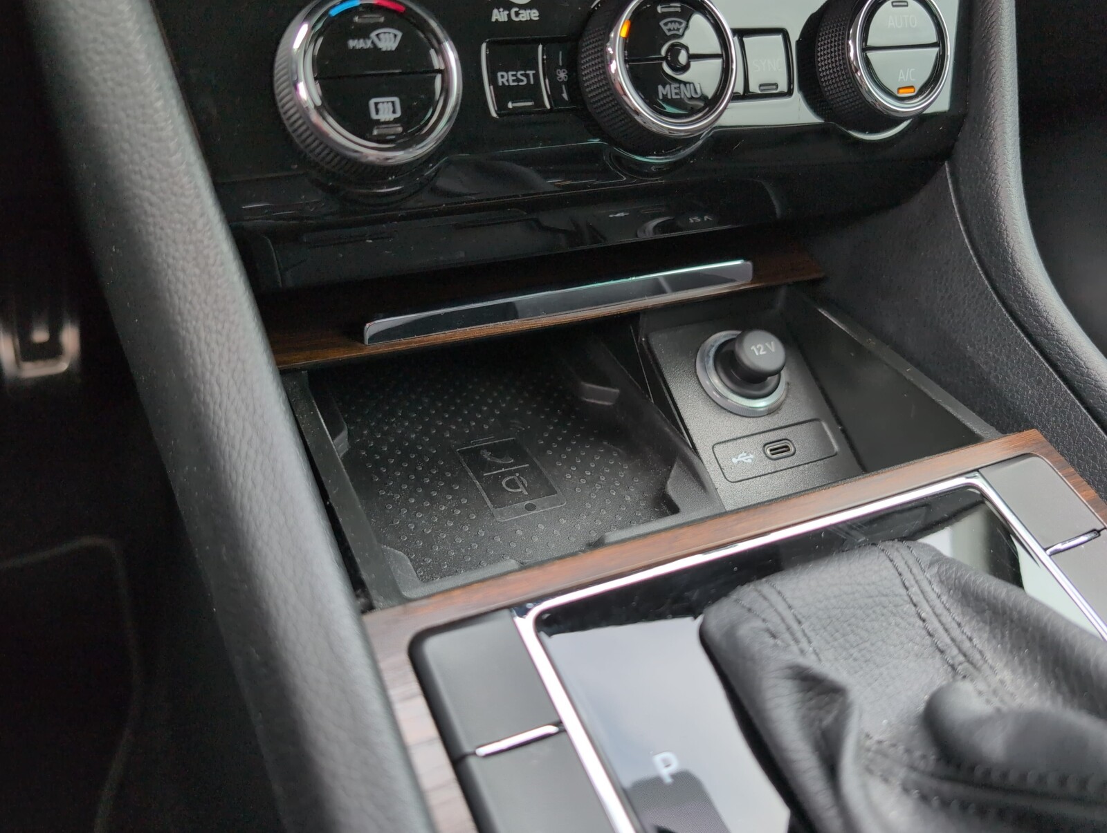 Škoda Superb Combi - zdjęcie 40