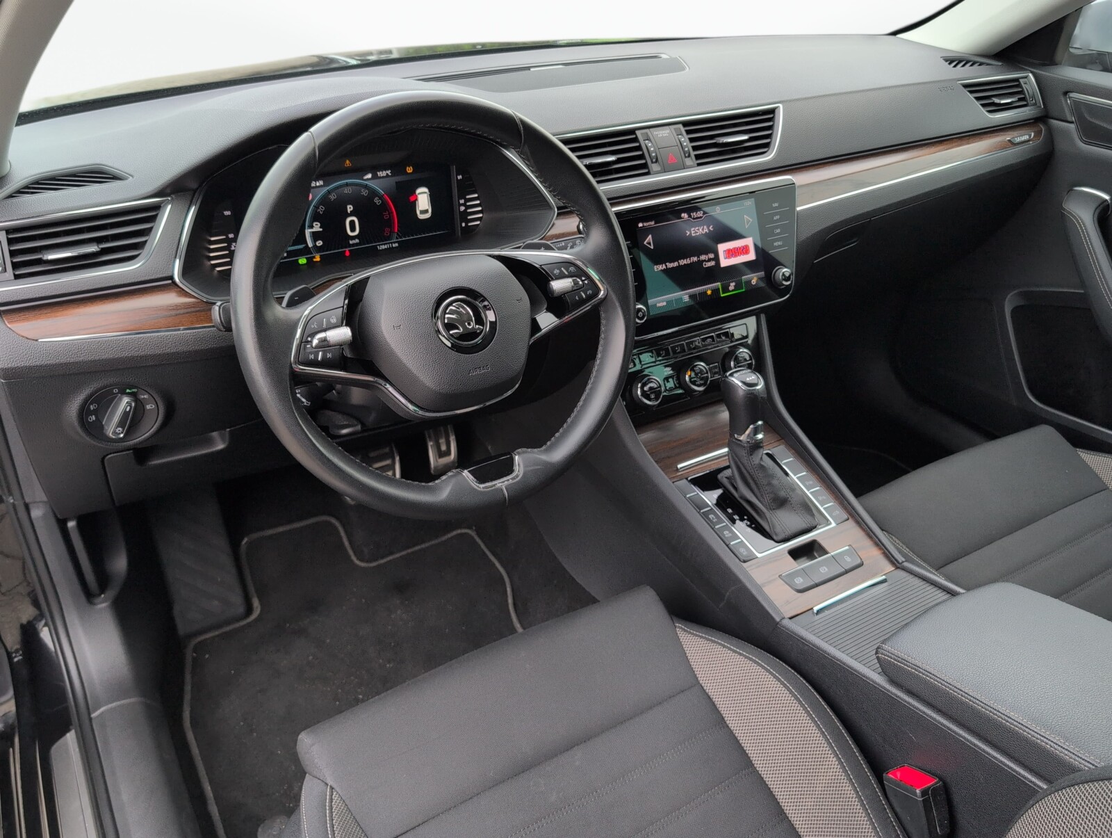 Škoda Superb Combi - zdjęcie 22