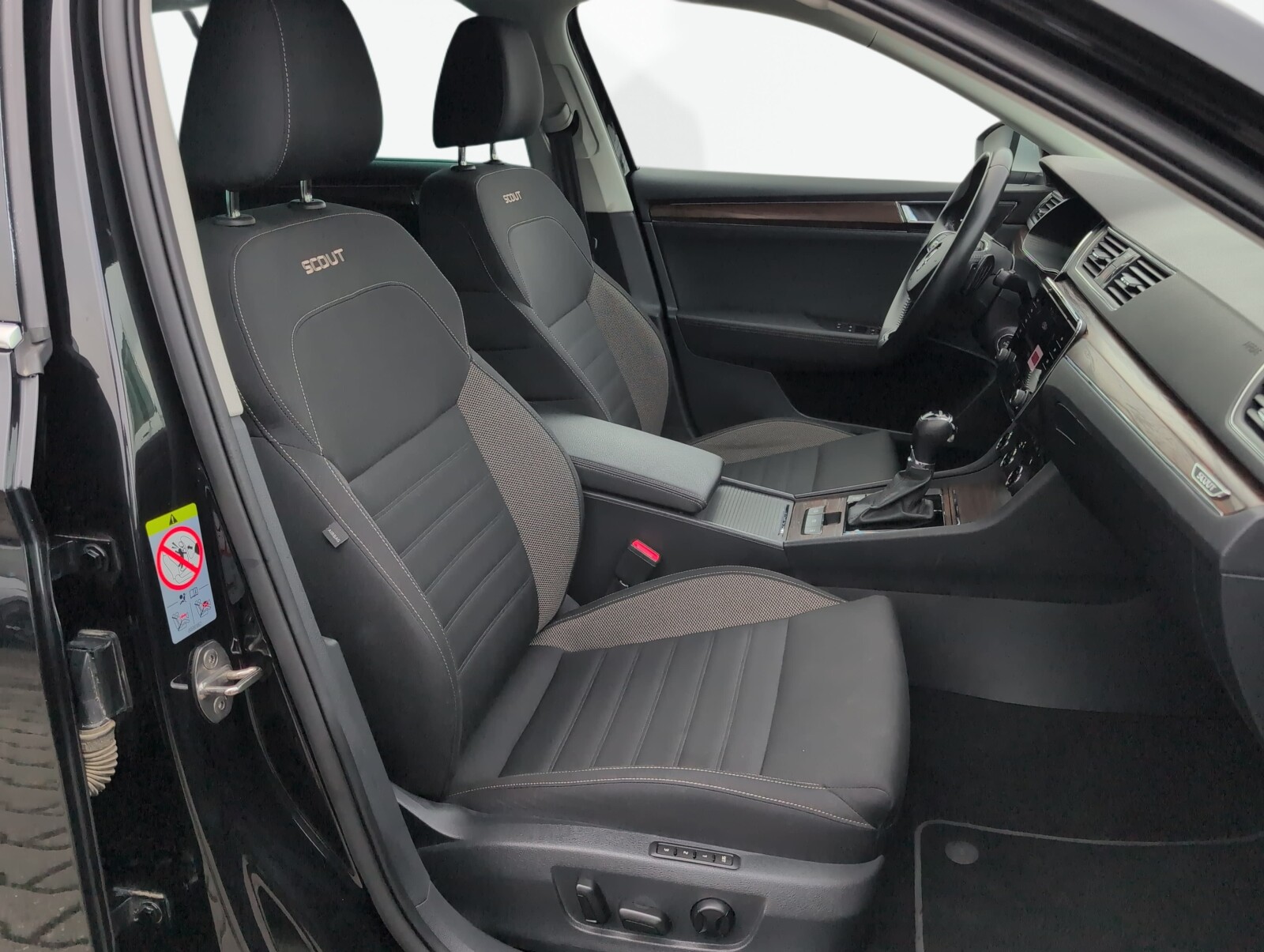 Škoda Superb Combi - zdjęcie 18