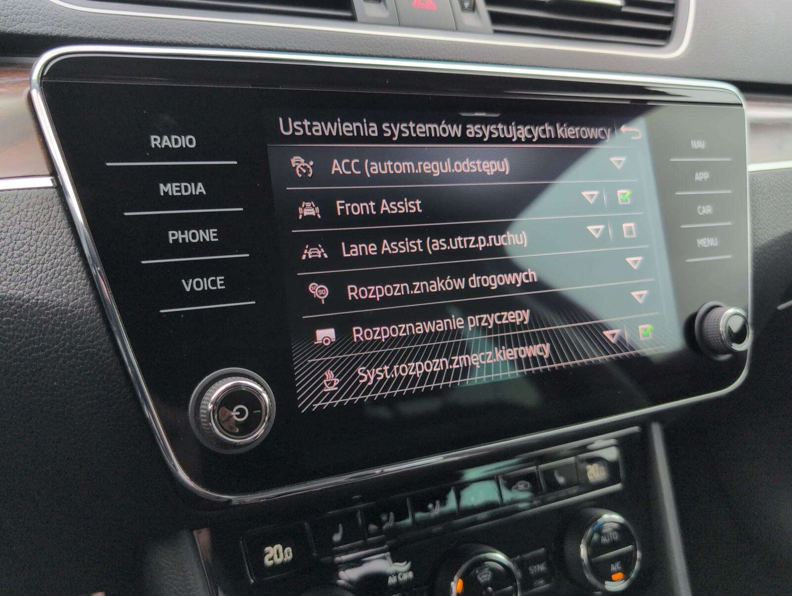 Škoda Superb Combi - zdjęcie 34