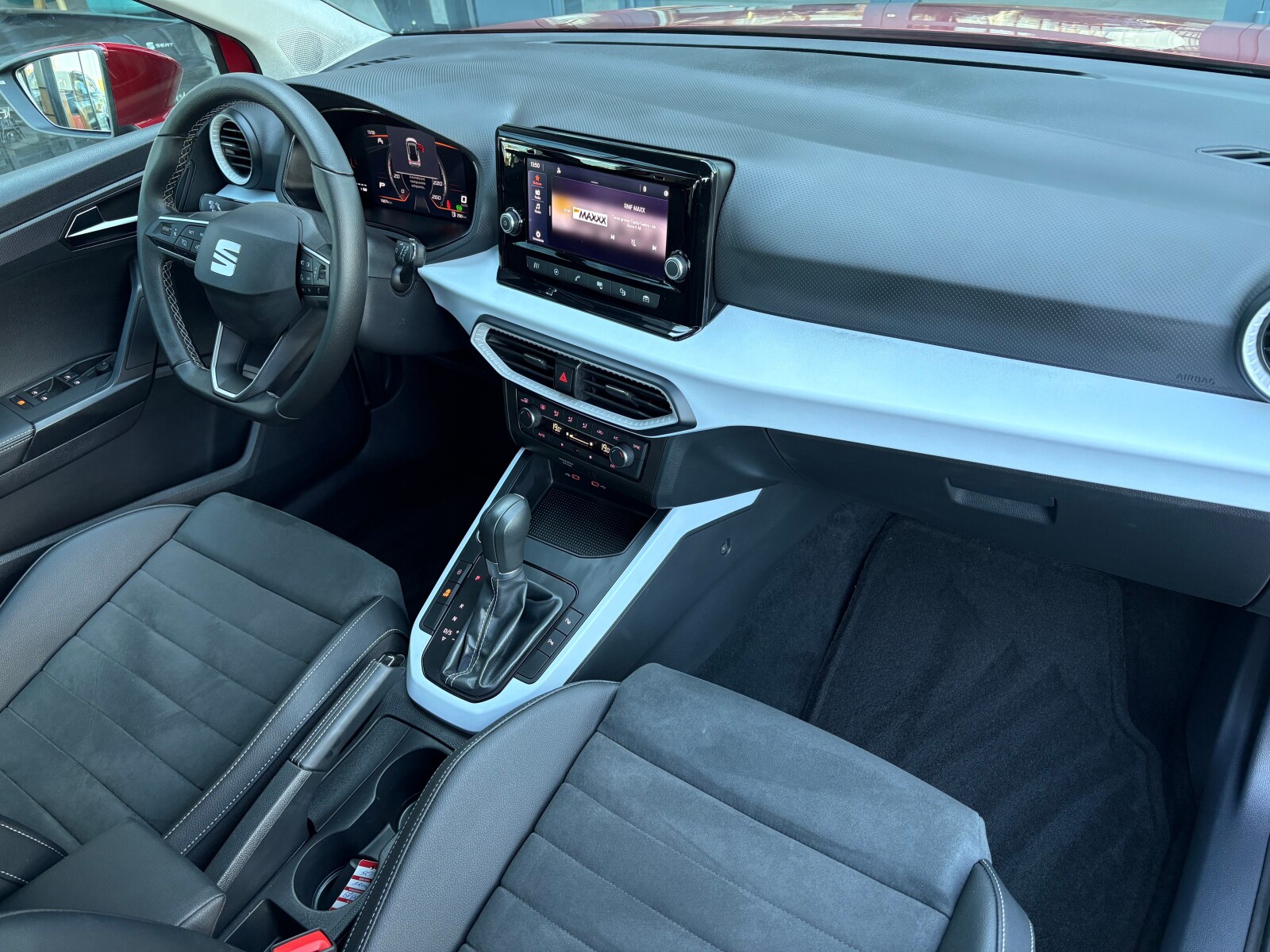 Seat Arona - zdjęcie 15
