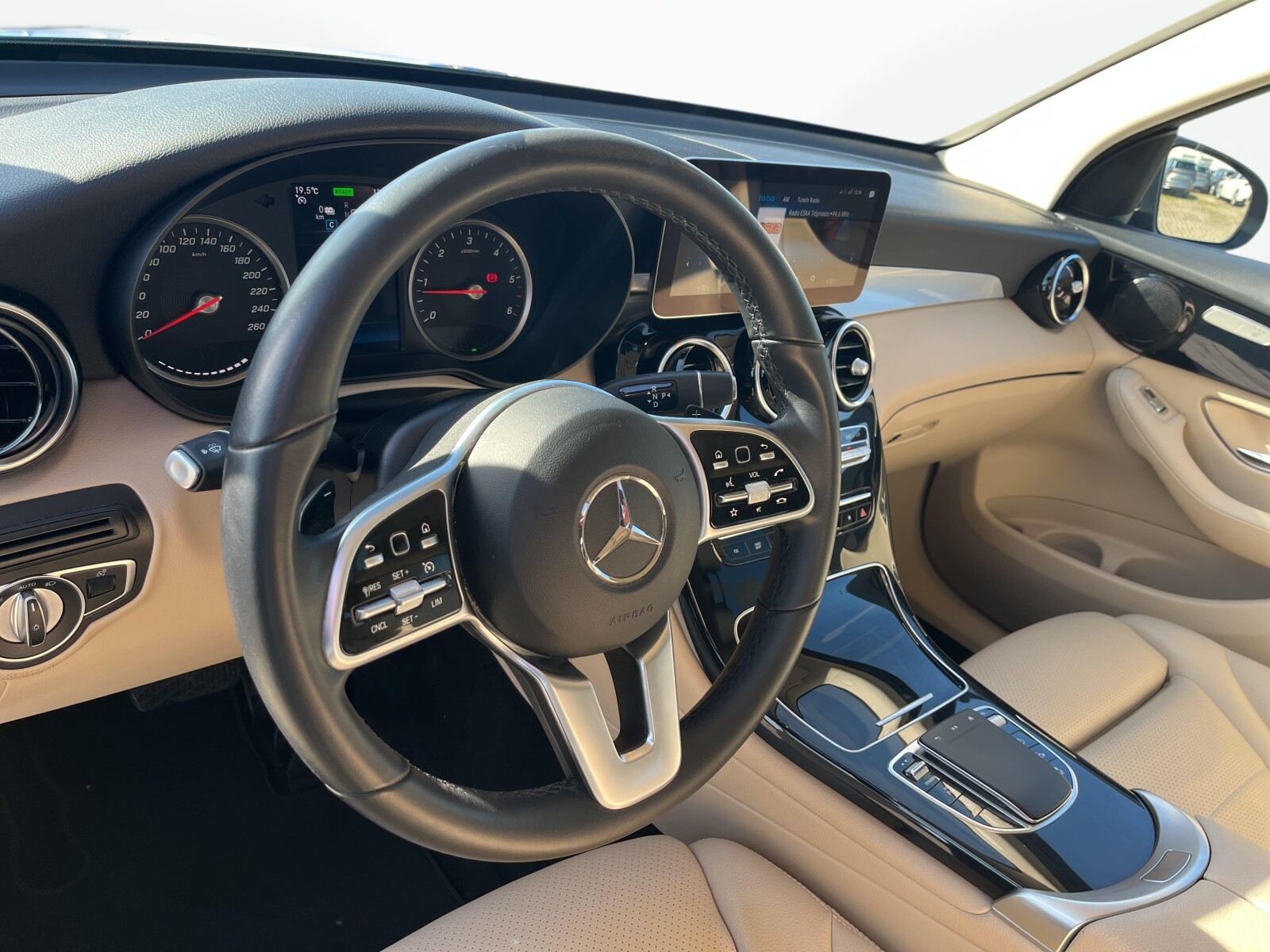 Mercedes-Benz GLC 300 - zdjęcie 9