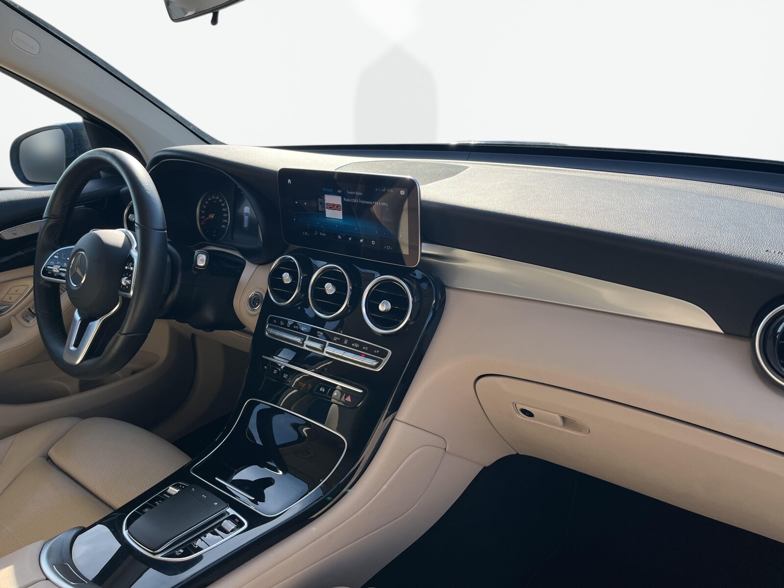 Mercedes-Benz GLC 300 - zdjęcie 11