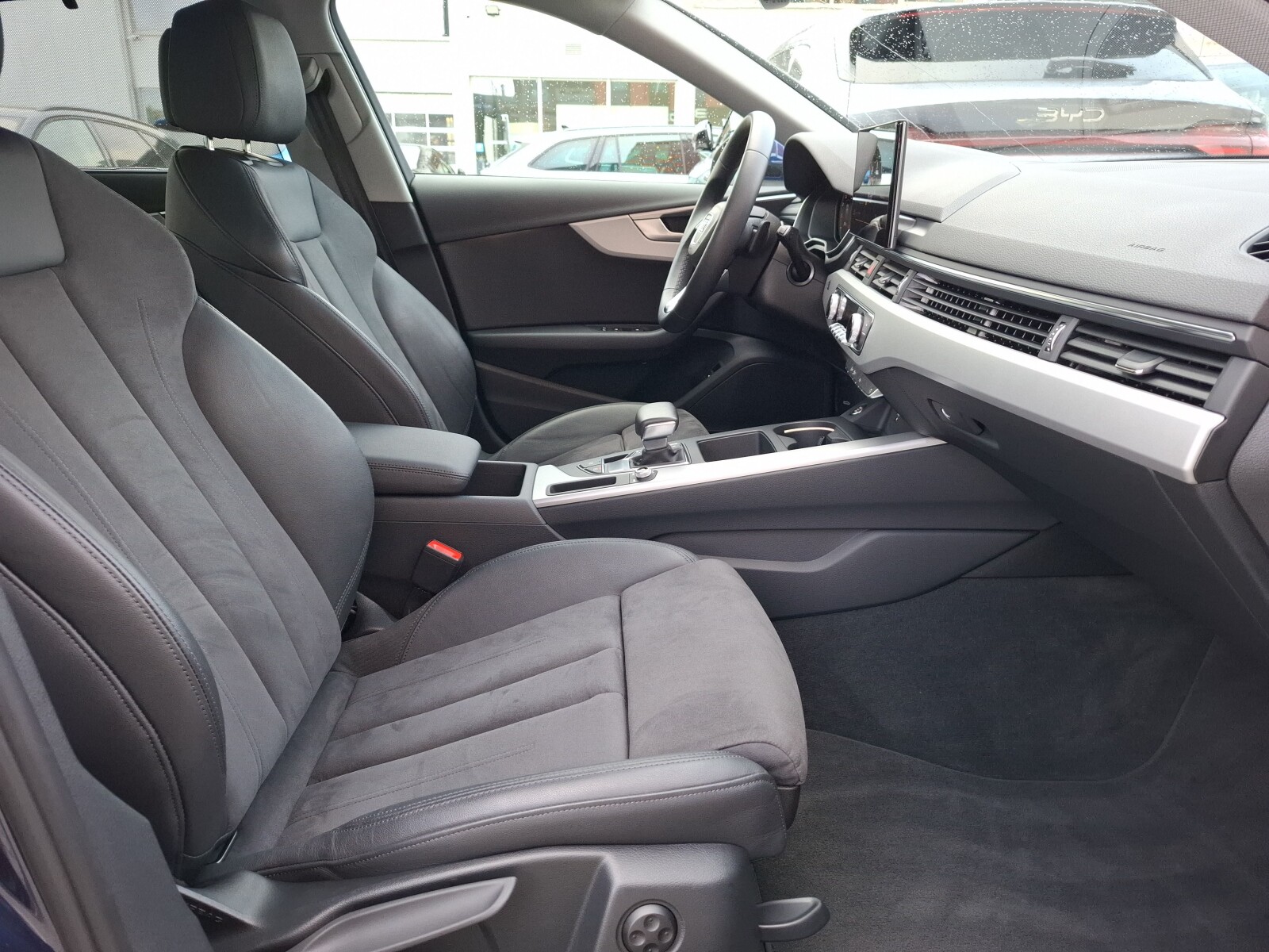 Audi A4 Avant - zdjęcie 18