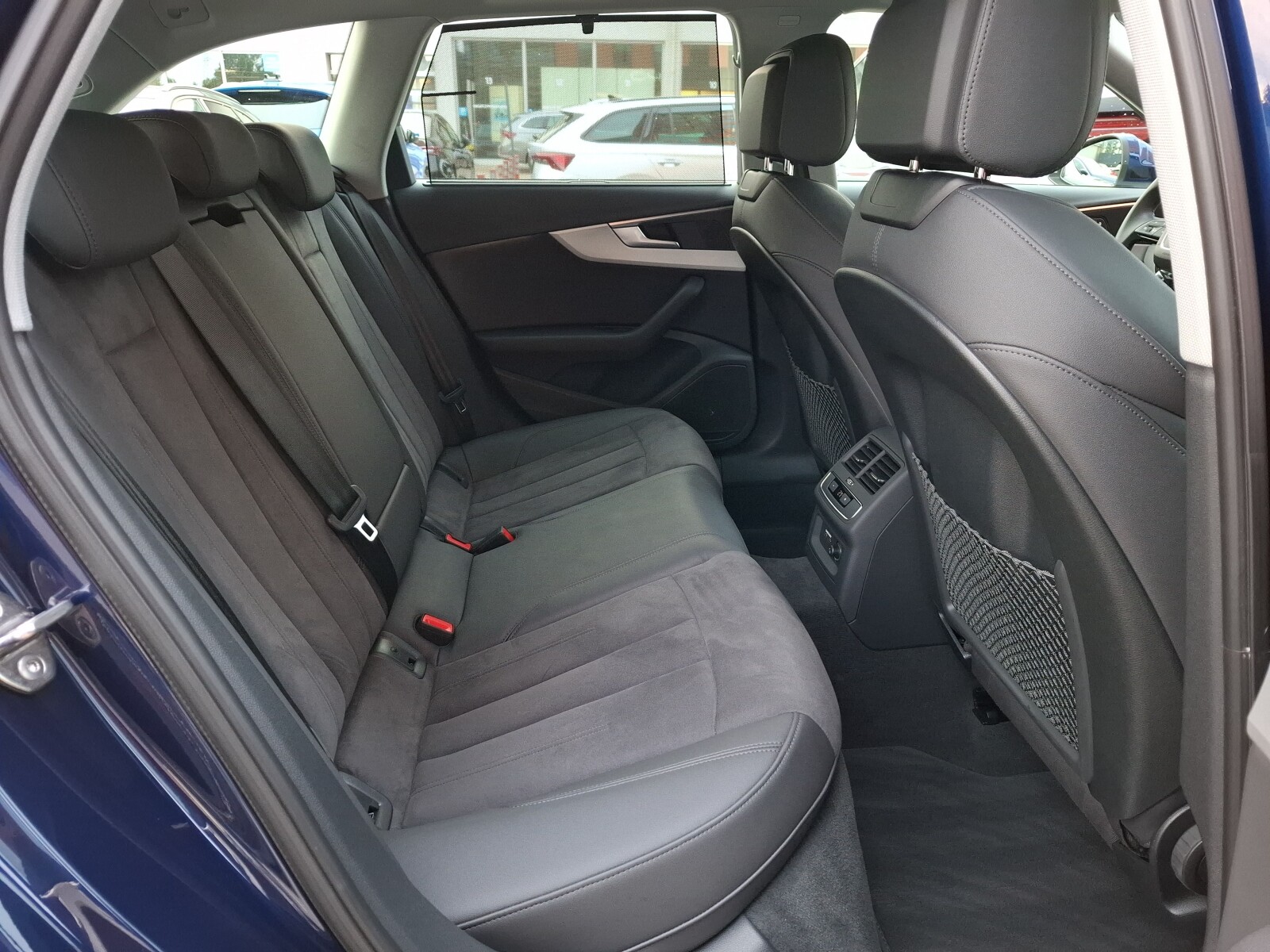 Audi A4 Avant - zdjęcie 11