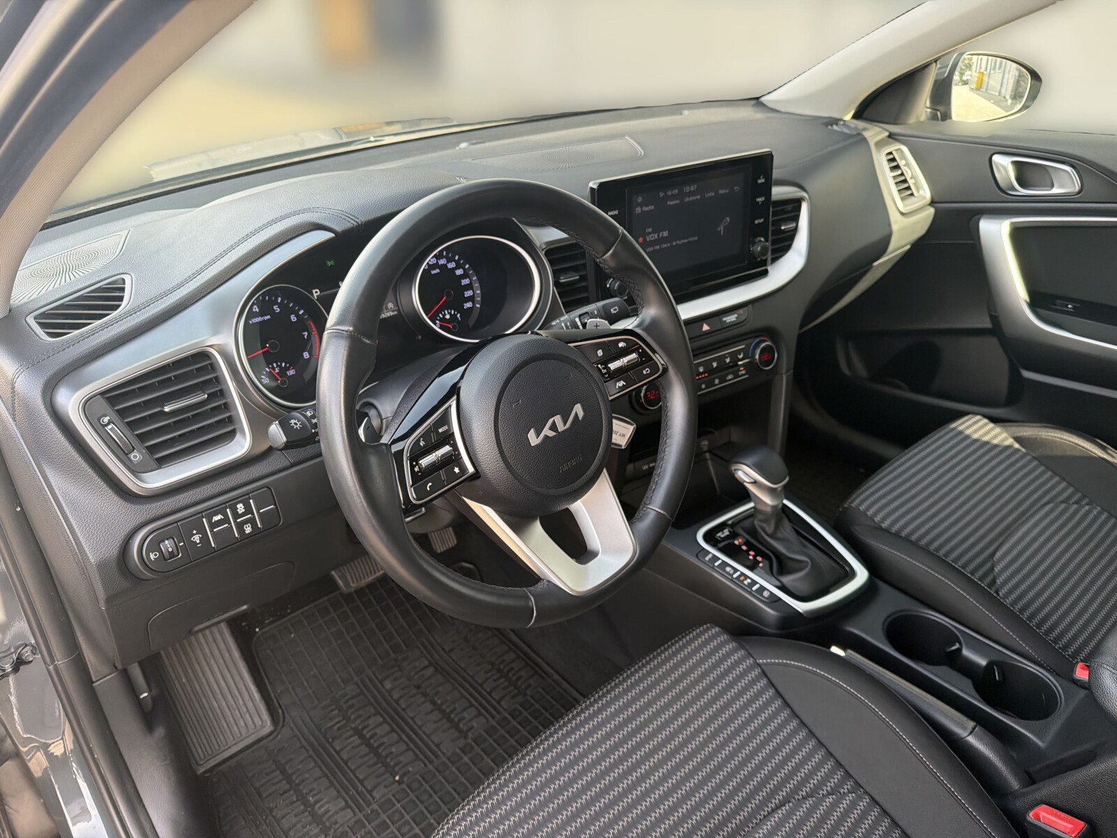 Kia XCeed - zdjęcie 9
