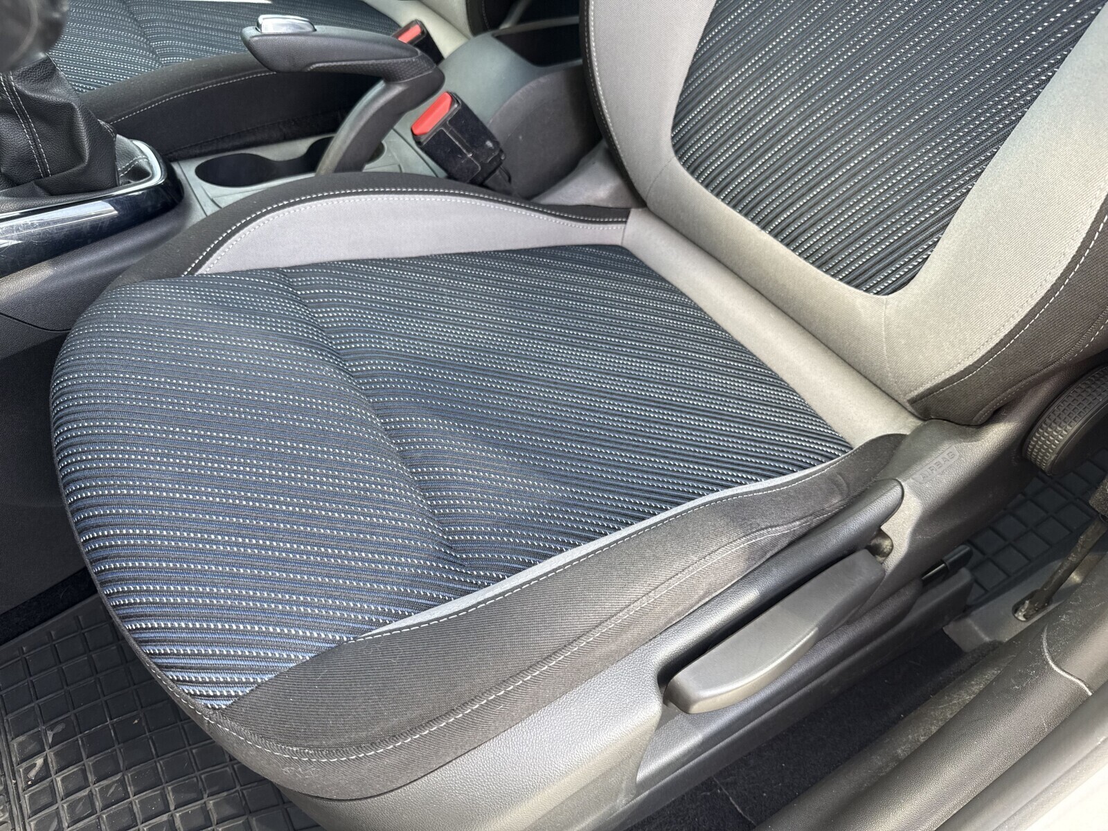 Opel Crossland X - zdjęcie 12