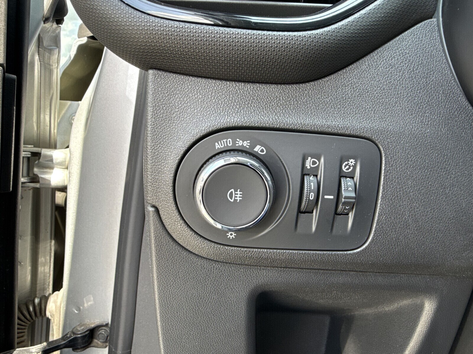 Opel Crossland X - zdjęcie 19