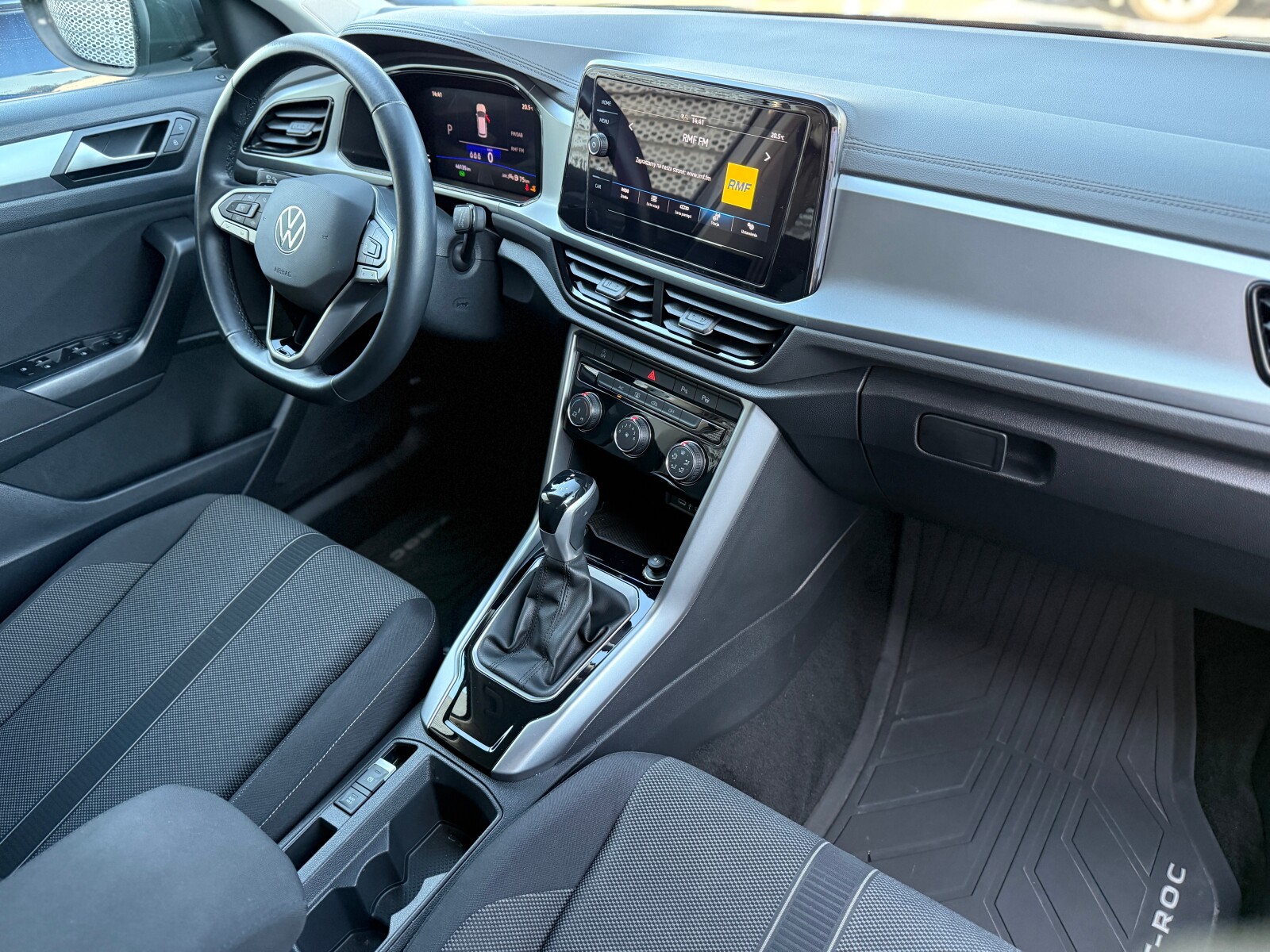 Volkswagen T-Roc - zdjęcie 15