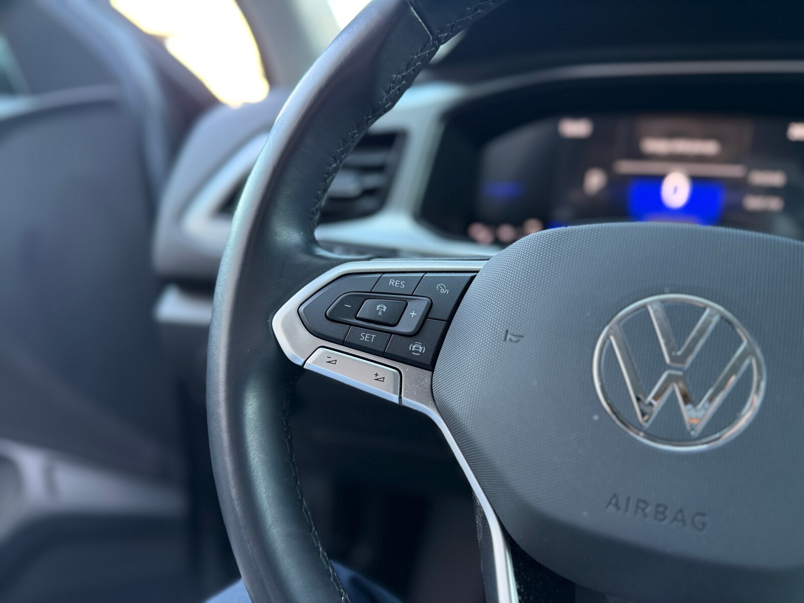 Volkswagen T-Roc - zdjęcie 17