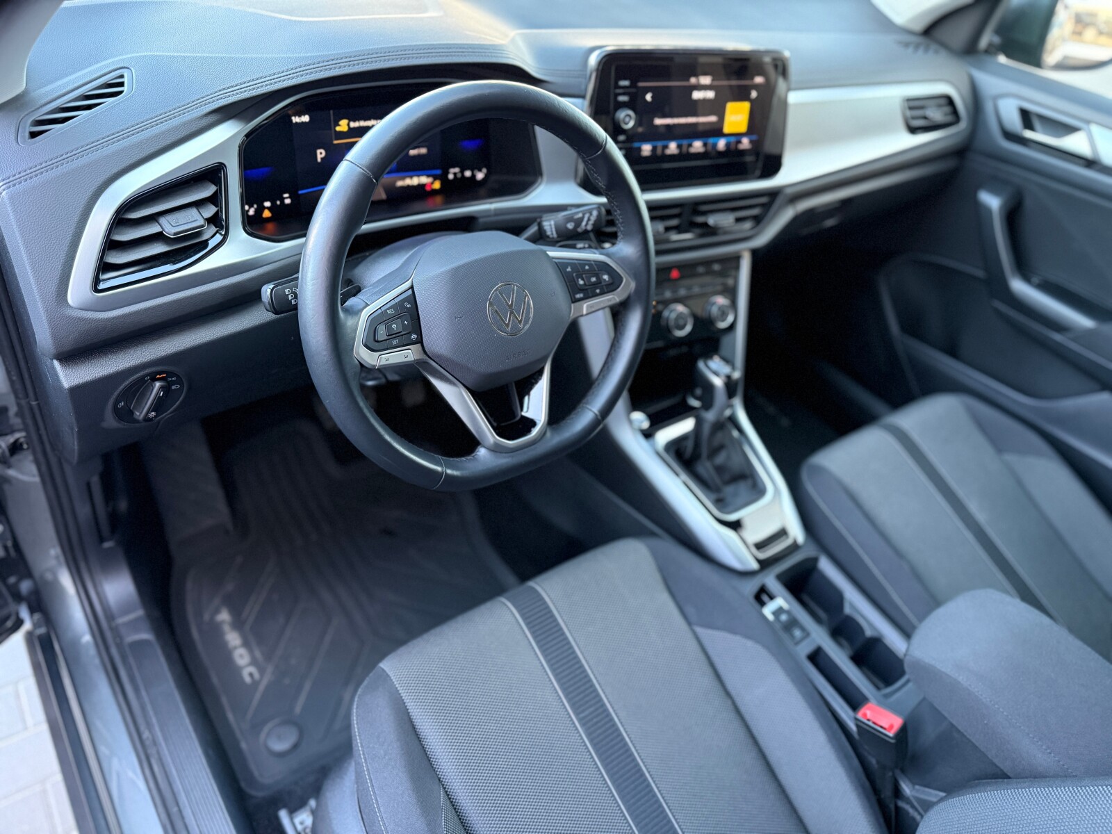 Volkswagen T-Roc - zdjęcie 11