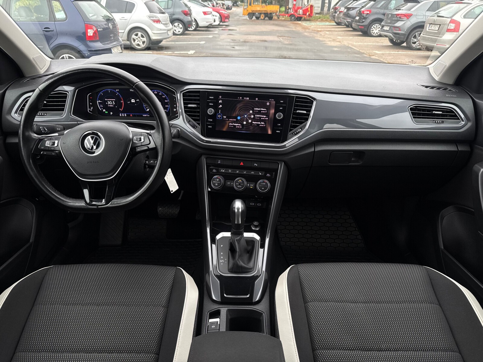 Volkswagen T-Roc - zdjęcie 9