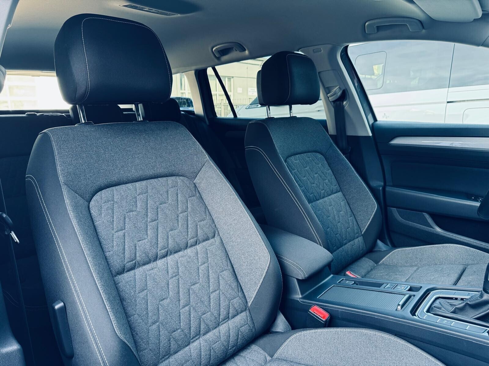 Volkswagen Passat - zdjęcie 13