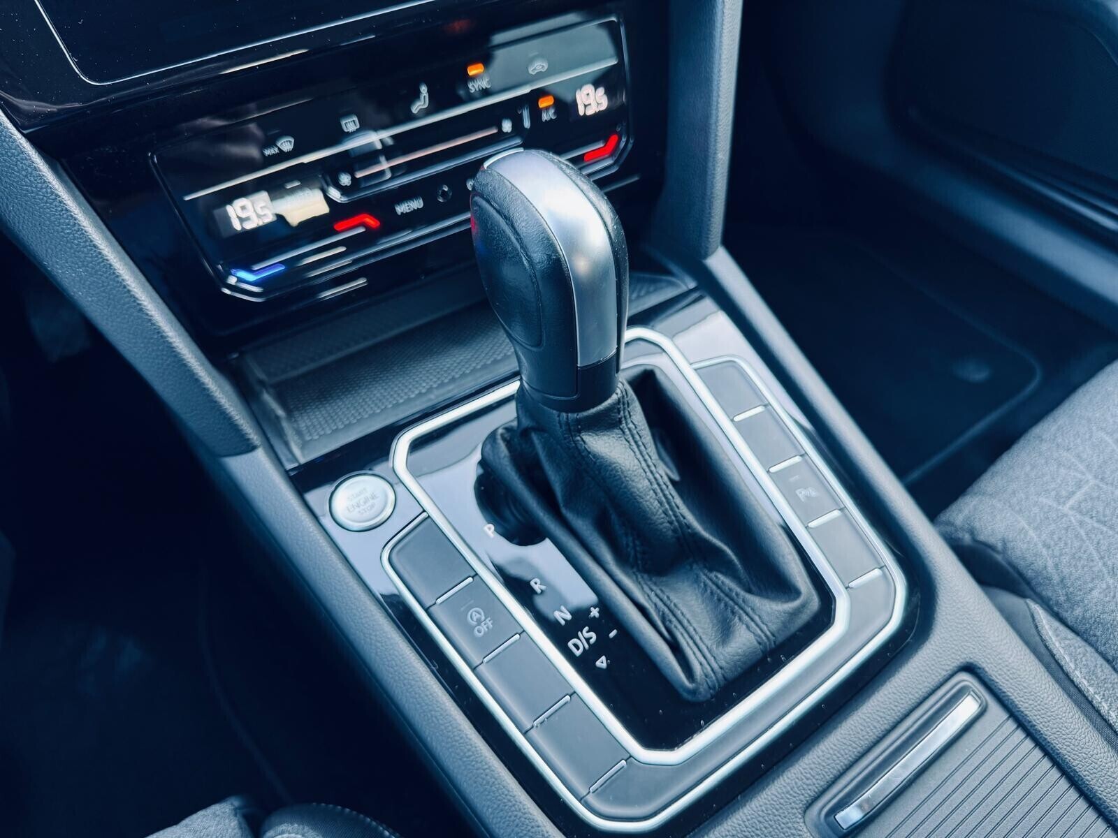 Volkswagen Passat - zdjęcie 27