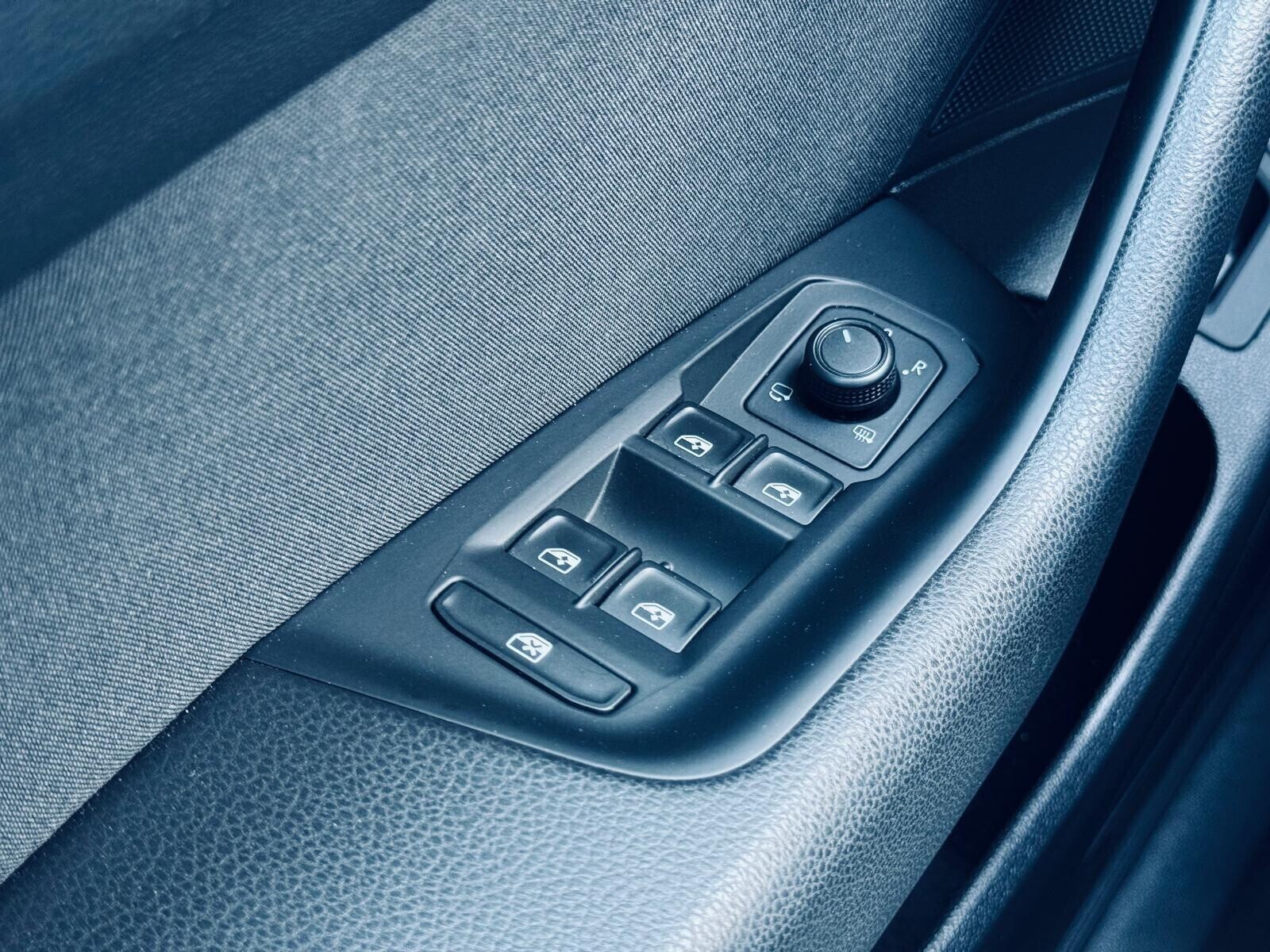 Volkswagen Passat - zdjęcie 29