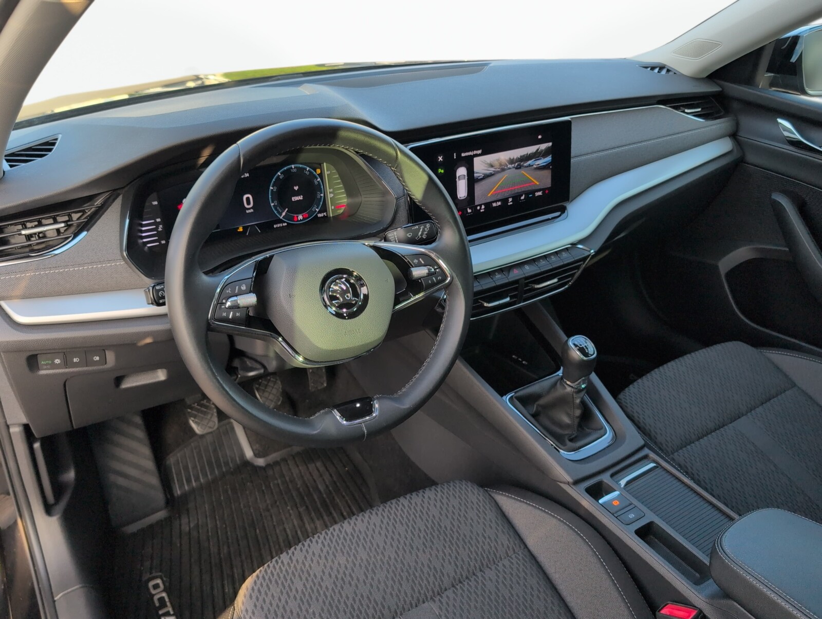 Škoda Octavia Combi - zdjęcie 18
