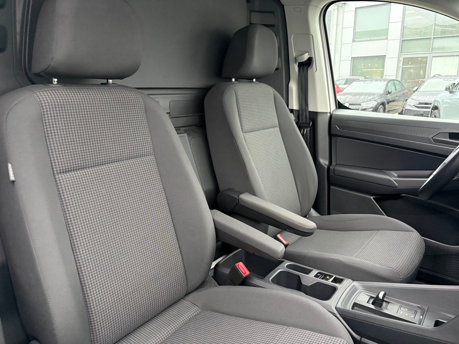 Volkswagen Caddy - zdjęcie 12