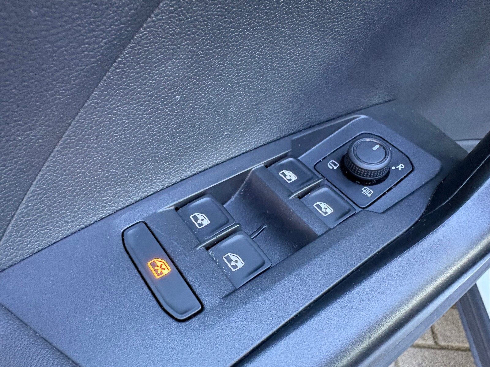 Volkswagen T-Cross - zdjęcie 18