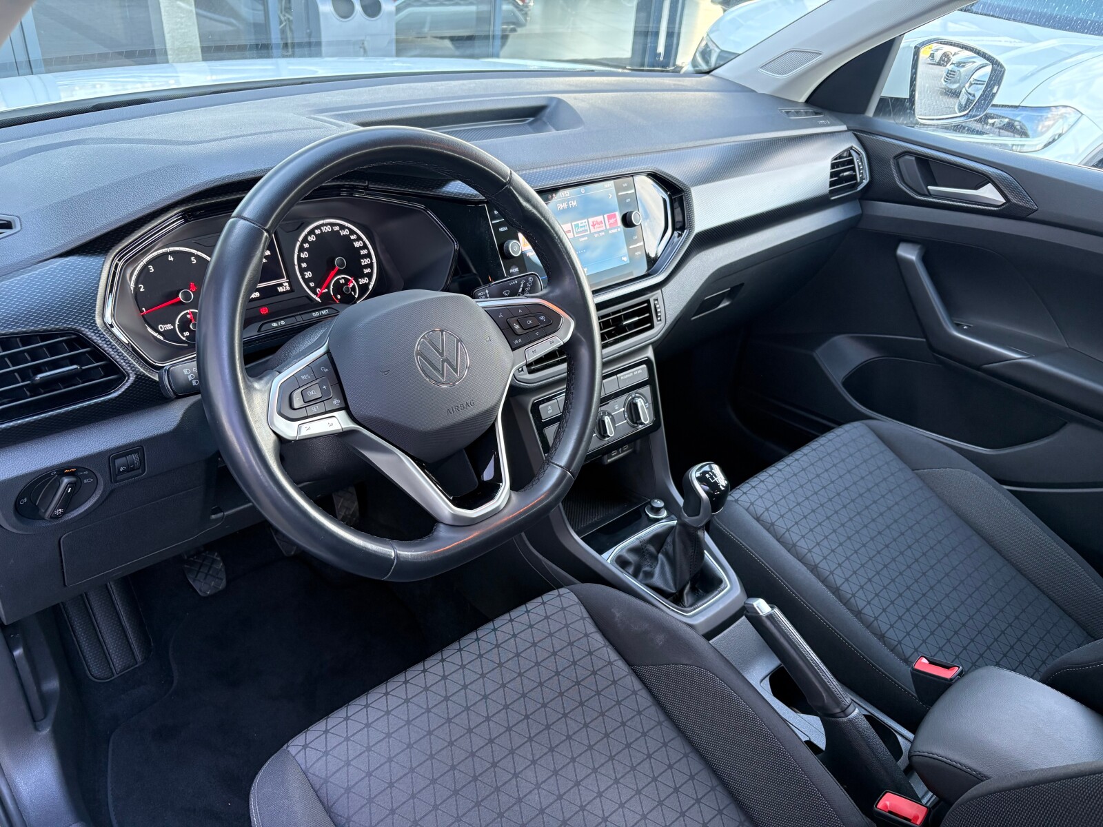 Volkswagen T-Cross - zdjęcie 11