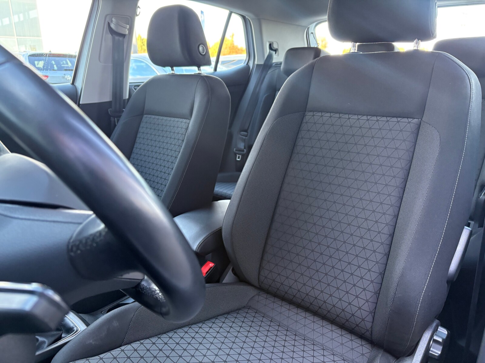 Volkswagen T-Cross - zdjęcie 12