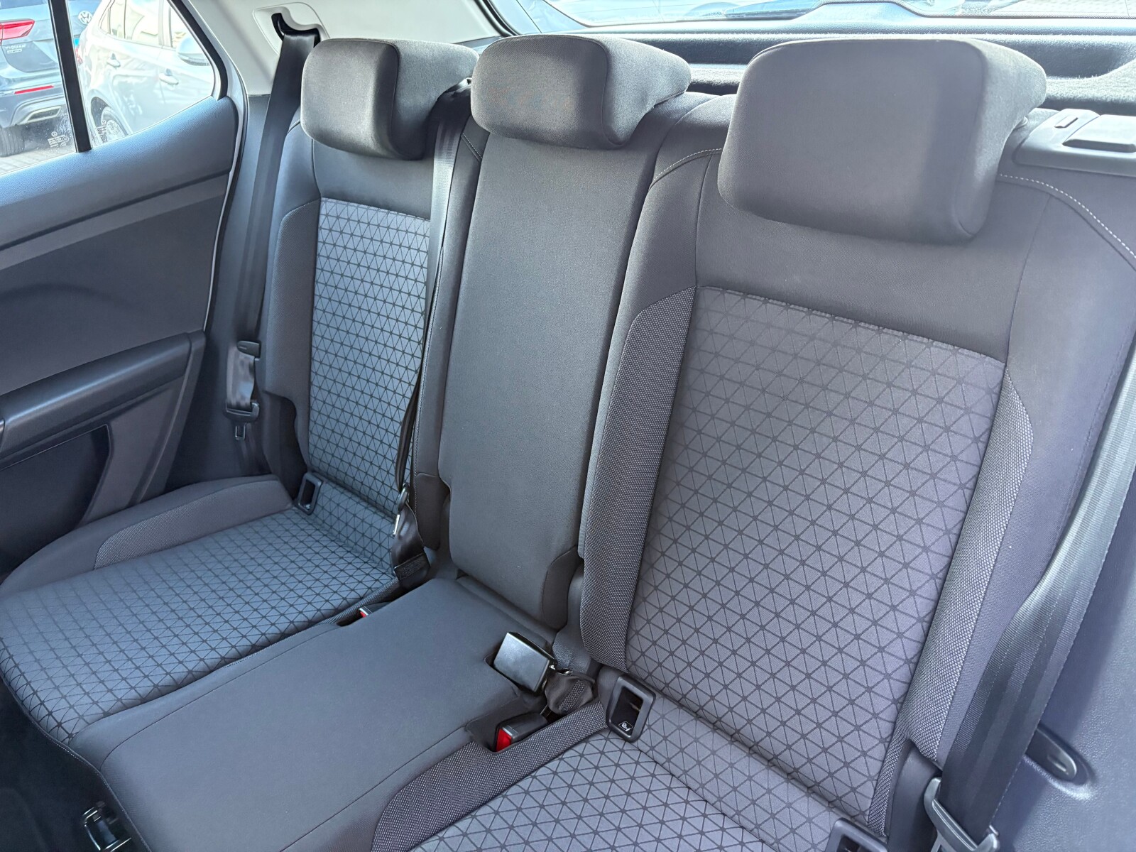 Volkswagen T-Cross - zdjęcie 13
