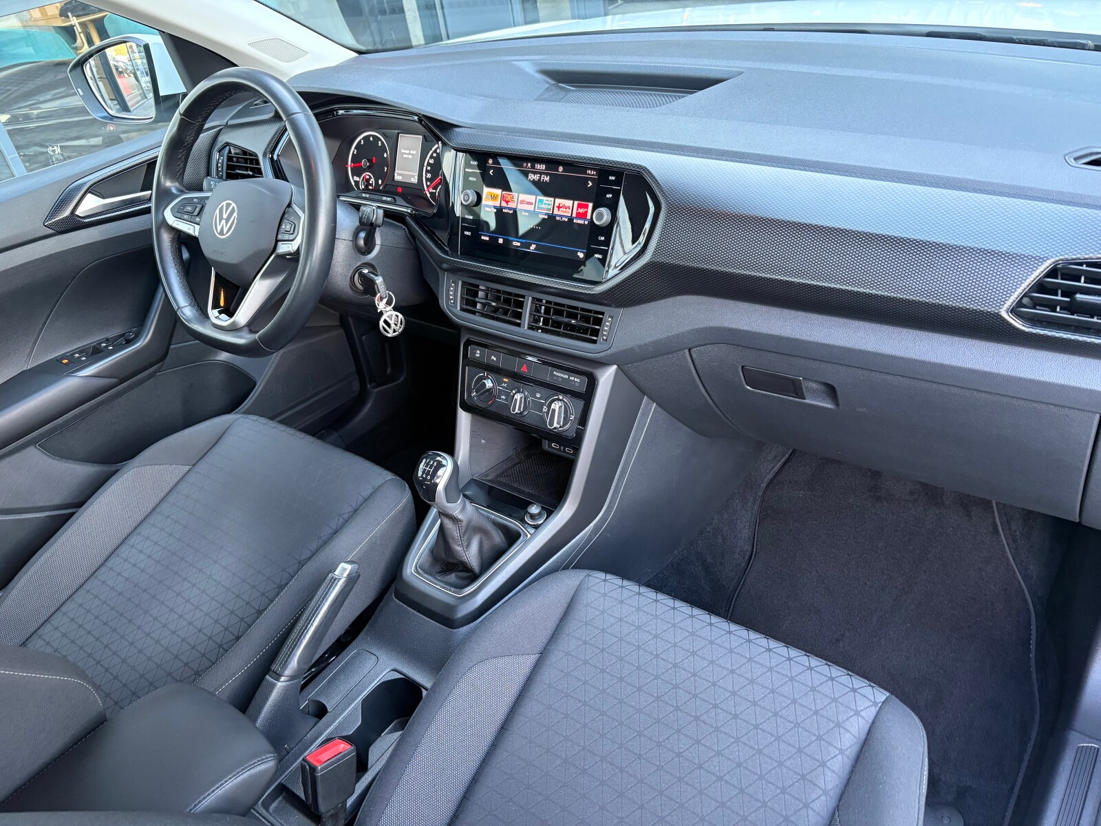 Volkswagen T-Cross - zdjęcie 15