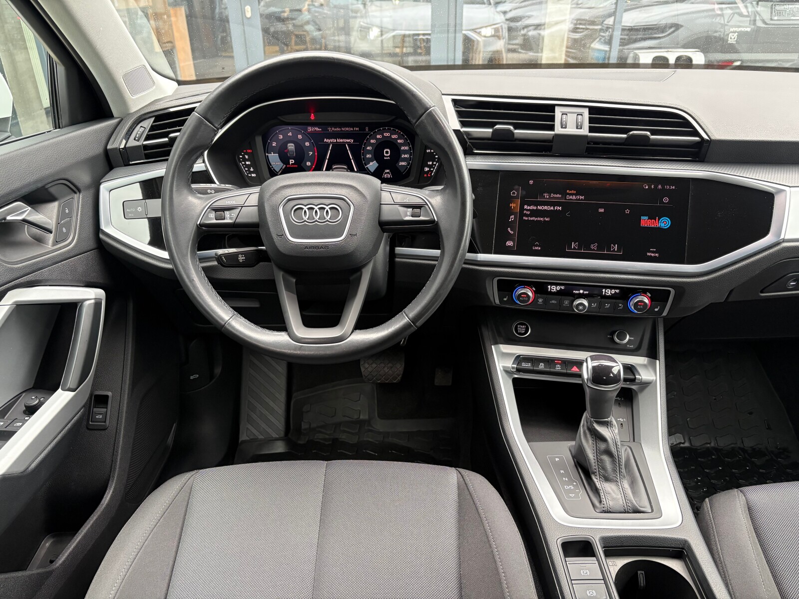 Audi Q3 Sportback - zdjęcie 10