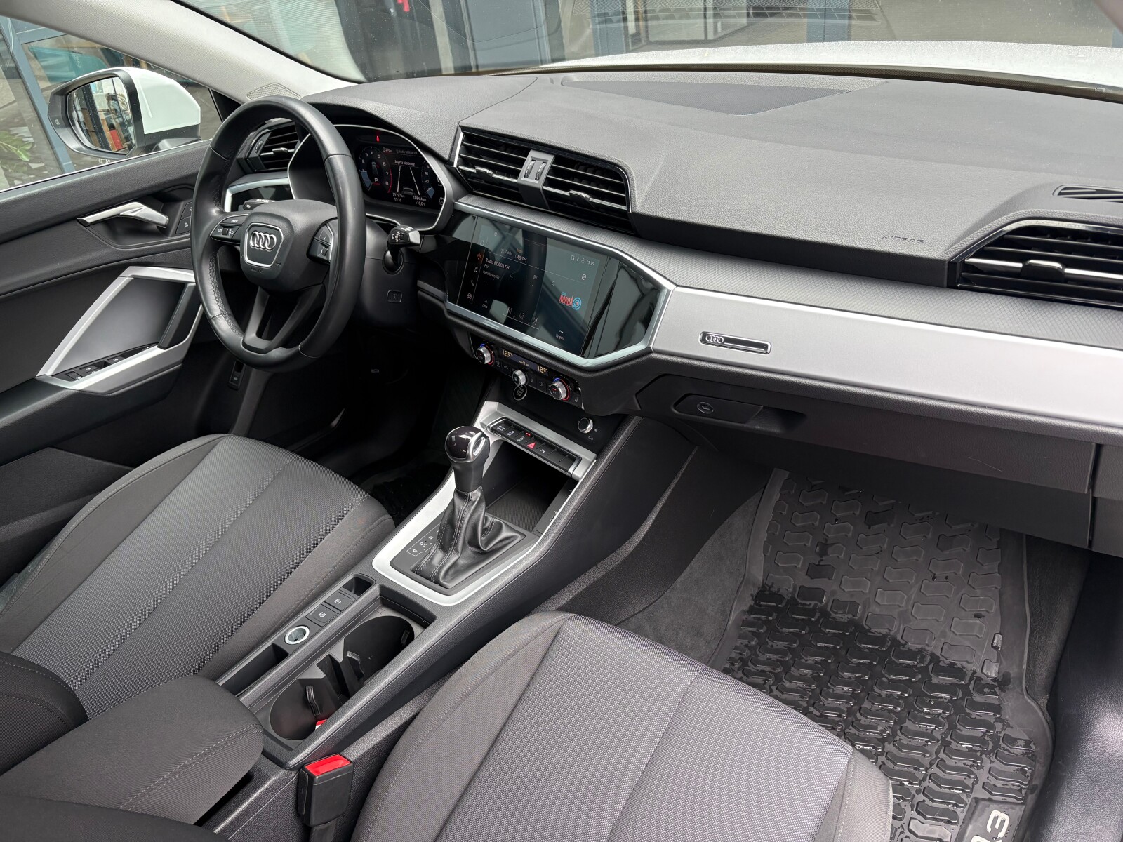 Audi Q3 Sportback - zdjęcie 15