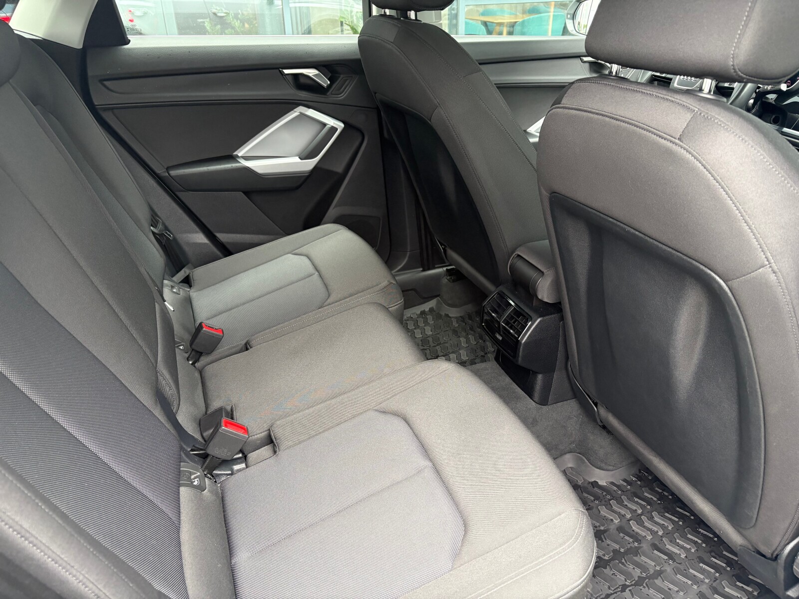 Audi Q3 Sportback - zdjęcie 14