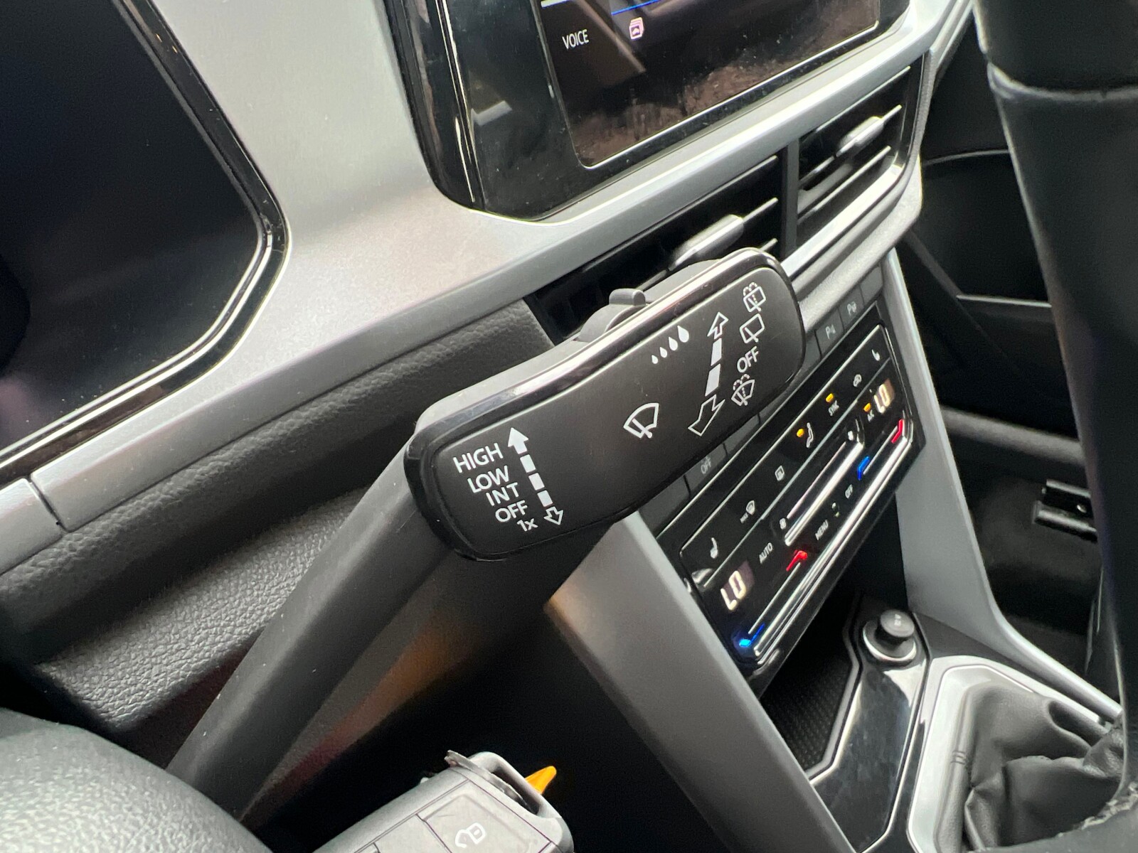 Volkswagen T-Roc - zdjęcie 19