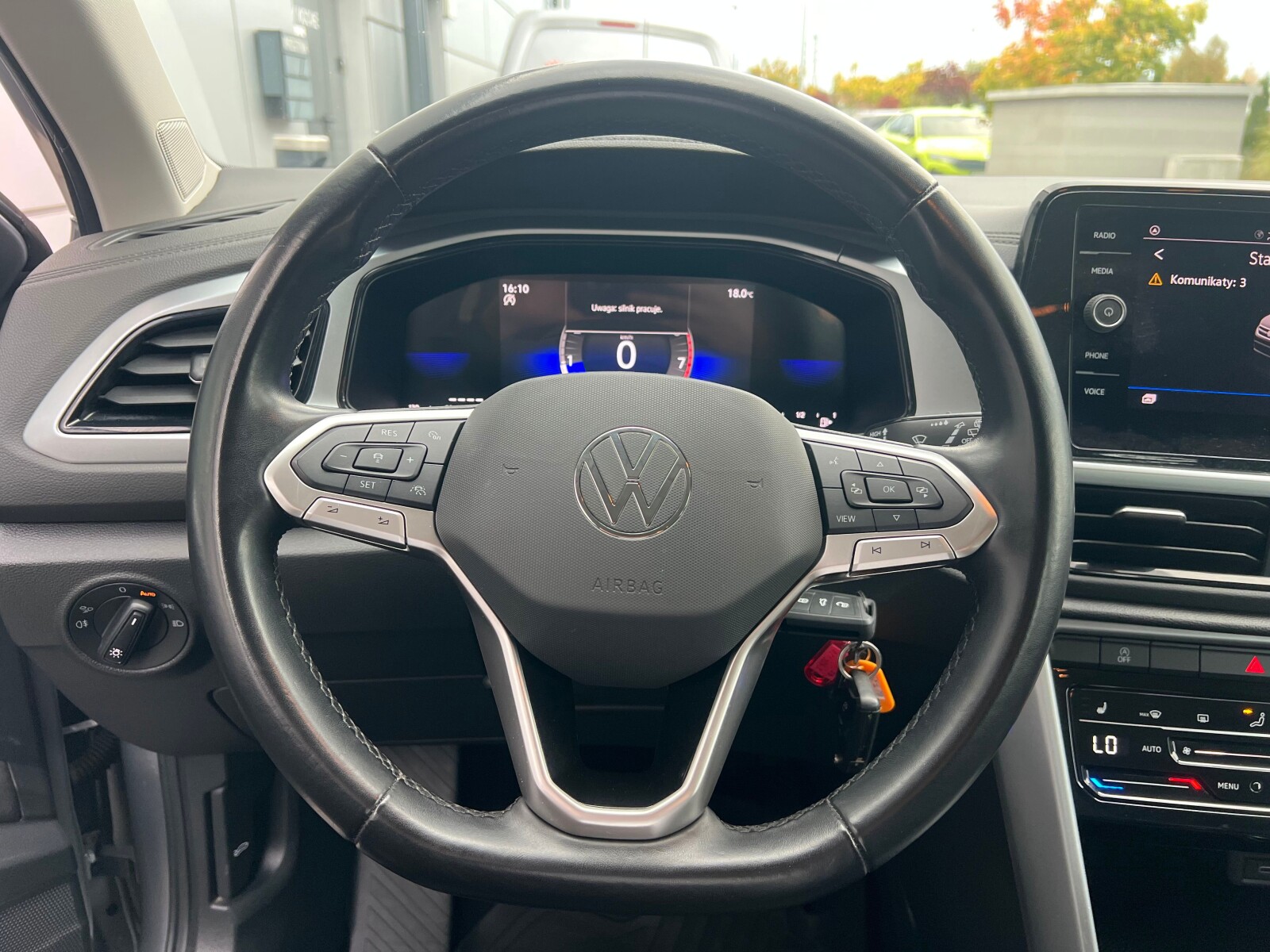 Volkswagen T-Roc - zdjęcie 11