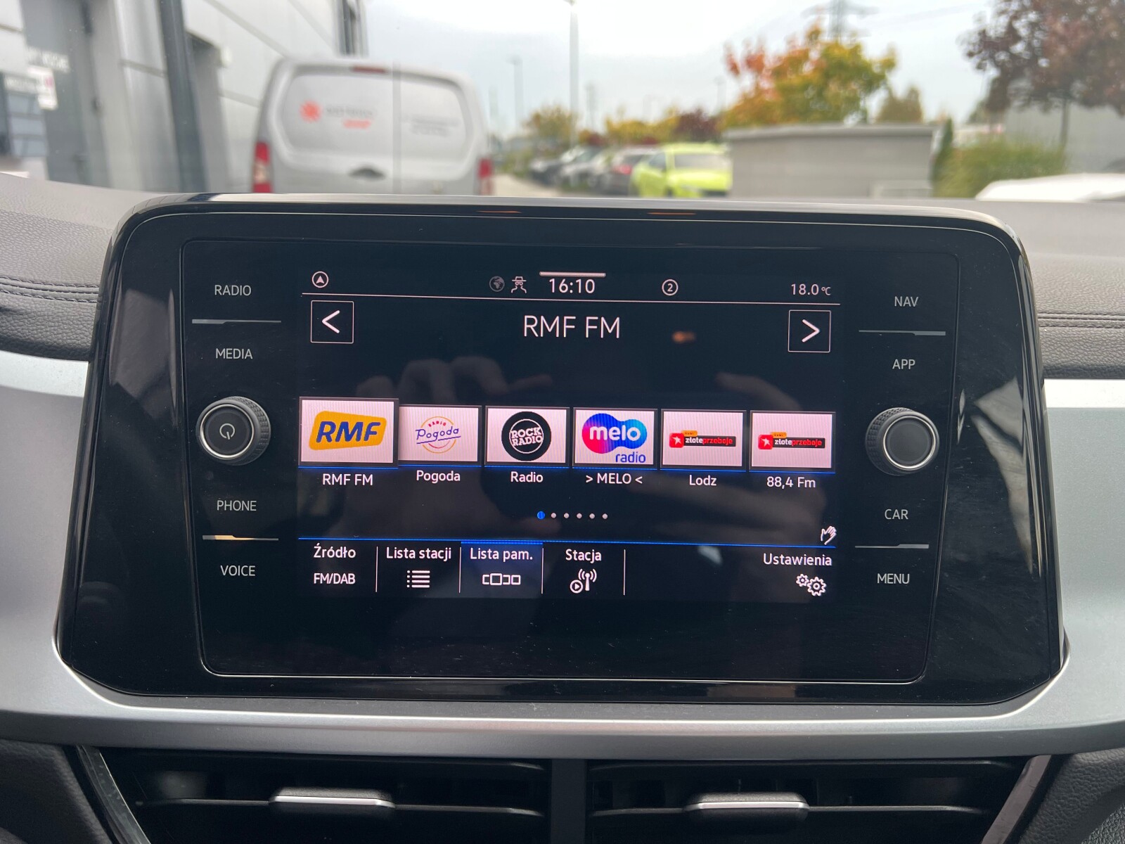 Volkswagen T-Roc - zdjęcie 13