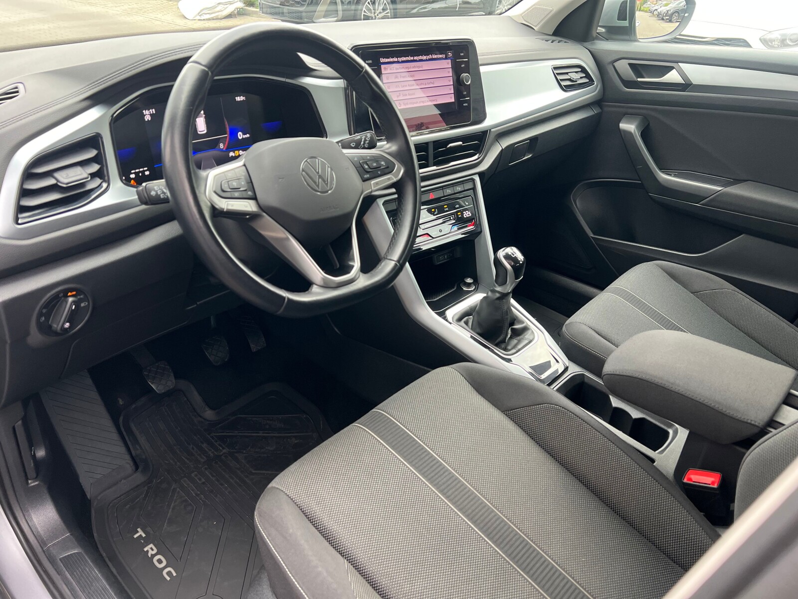 Volkswagen T-Roc - zdjęcie 23
