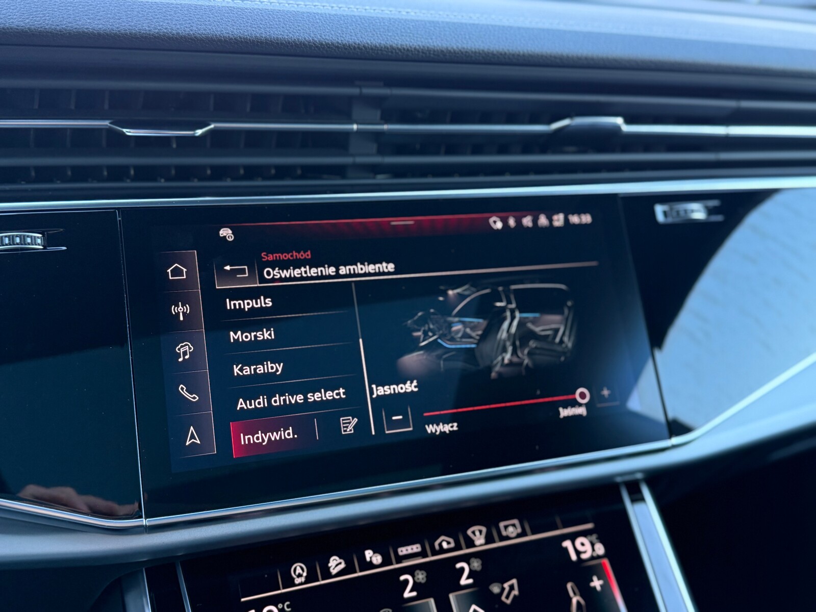 Audi Q8 - zdjęcie 33