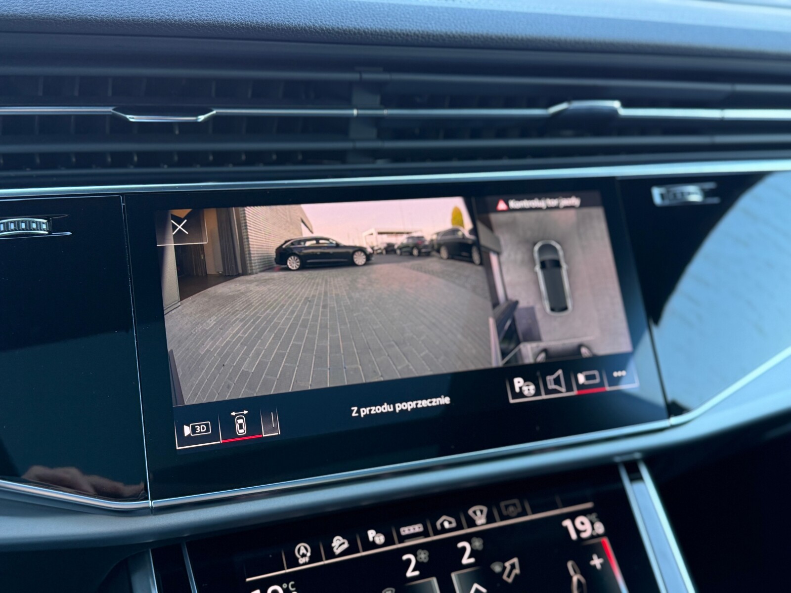 Audi Q8 - zdjęcie 30