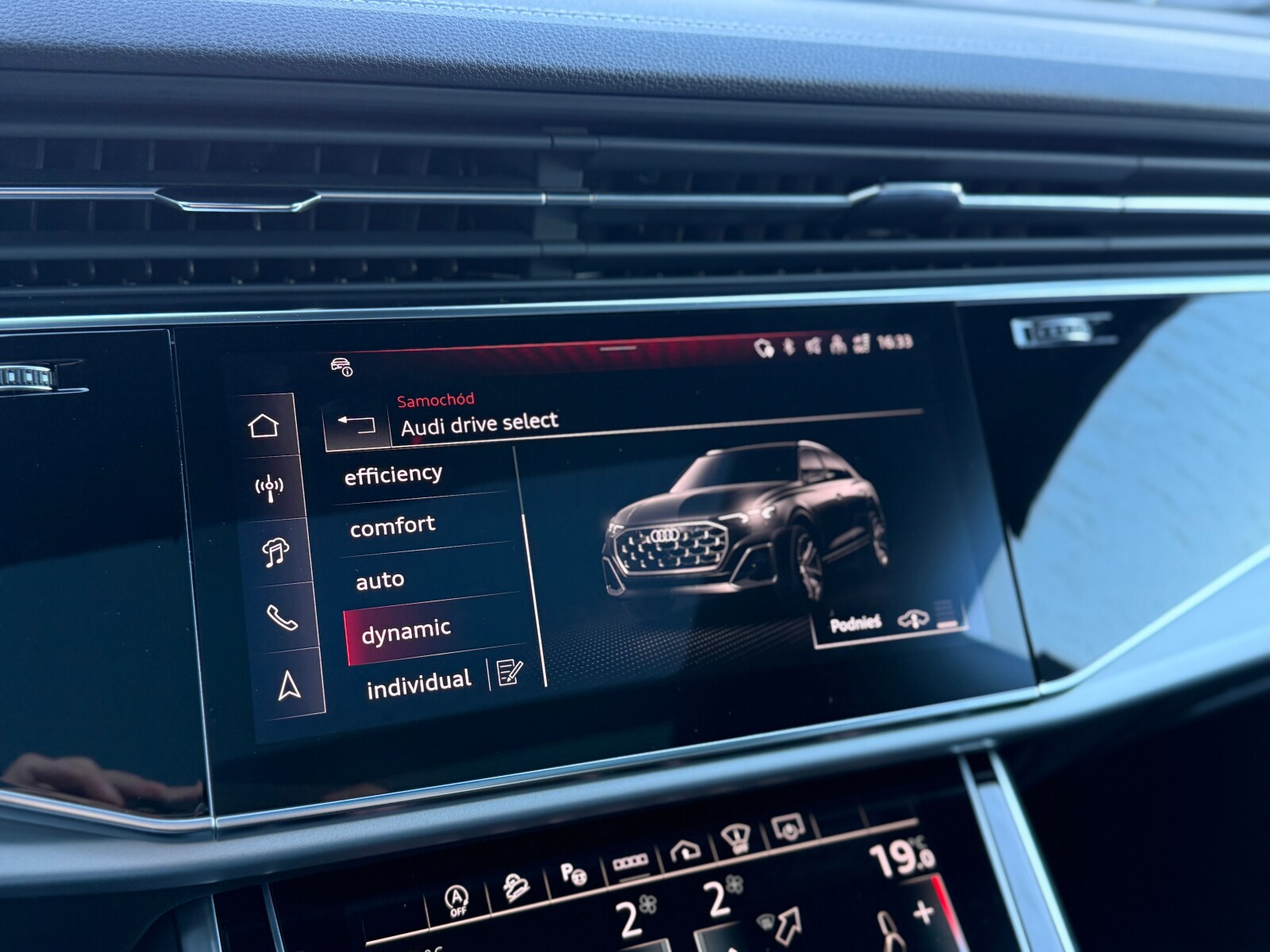 Audi Q8 - zdjęcie 31