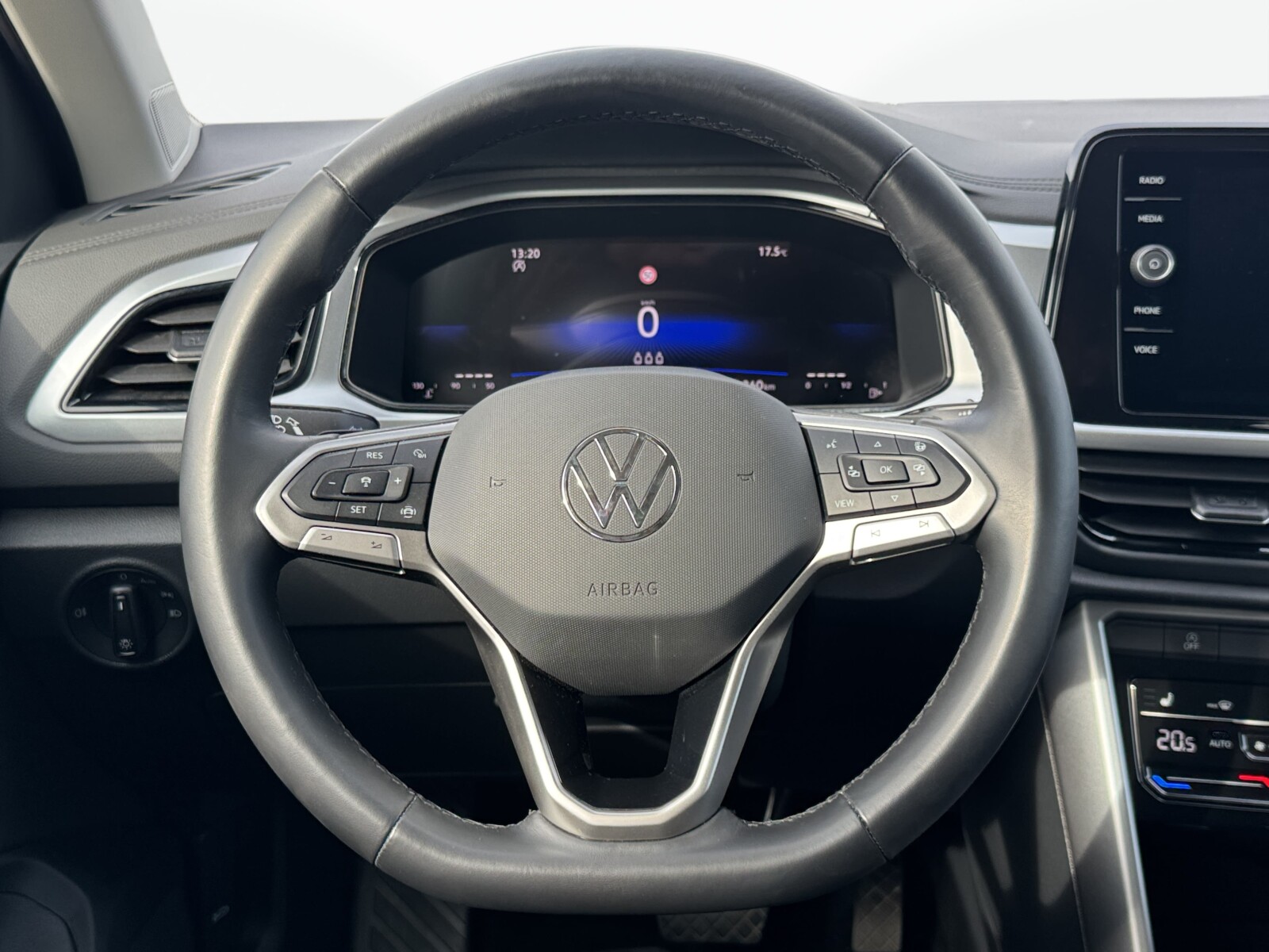 Volkswagen T-Roc - zdjęcie 11