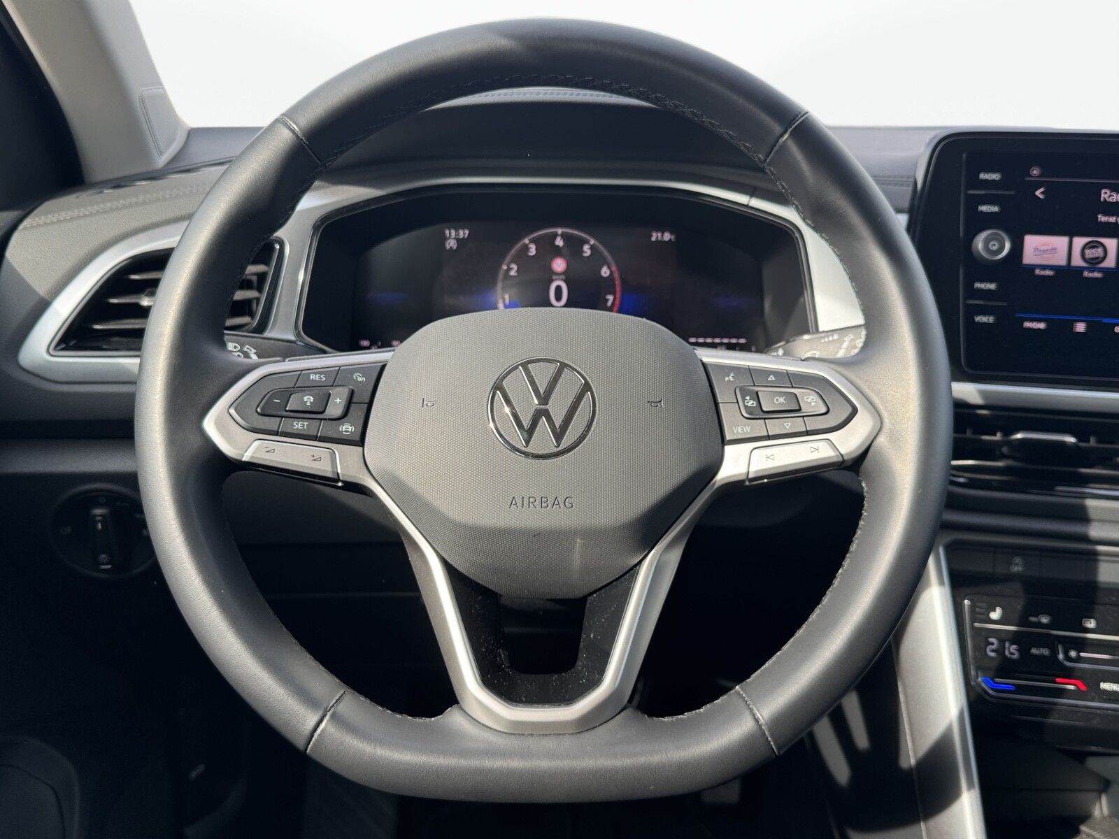 Volkswagen T-Roc - zdjęcie 11