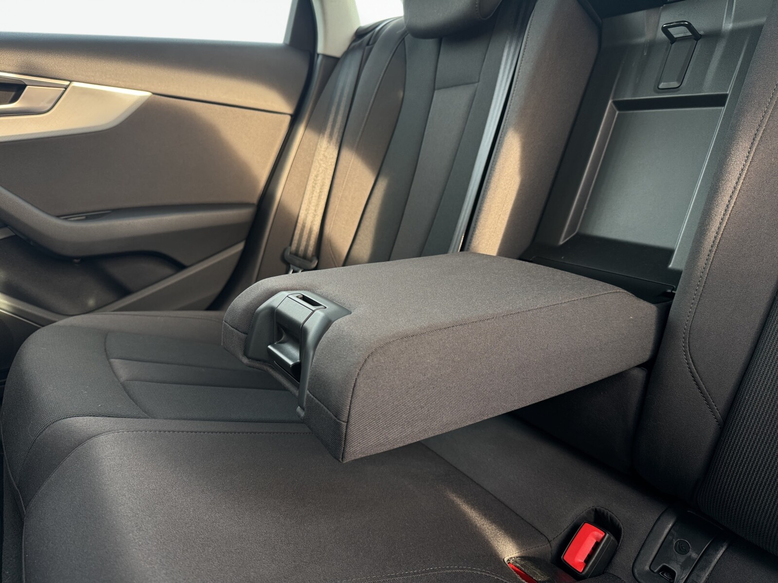 Audi A4 Limousine - zdjęcie 24