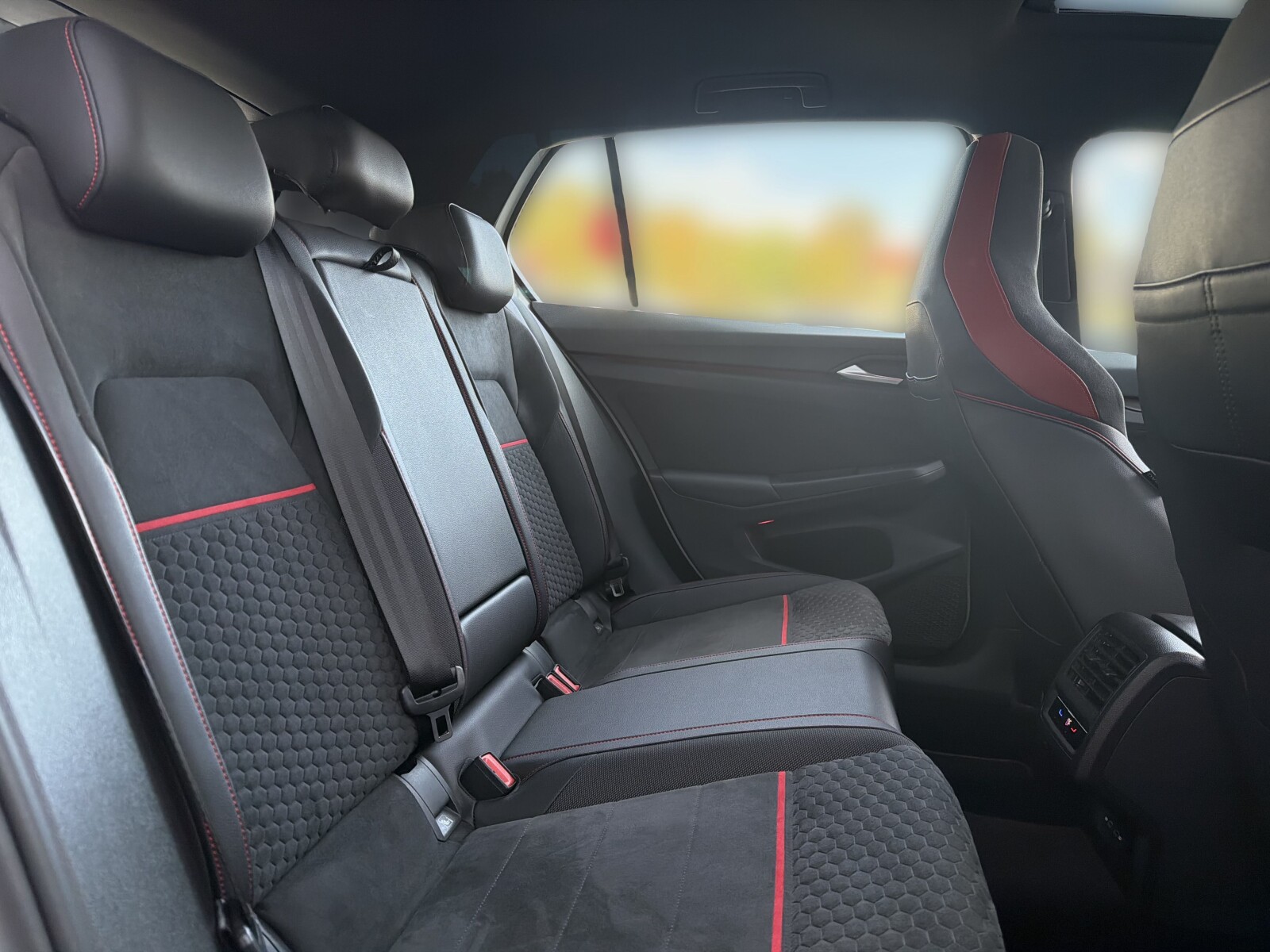 Volkswagen Golf - zdjęcie 16