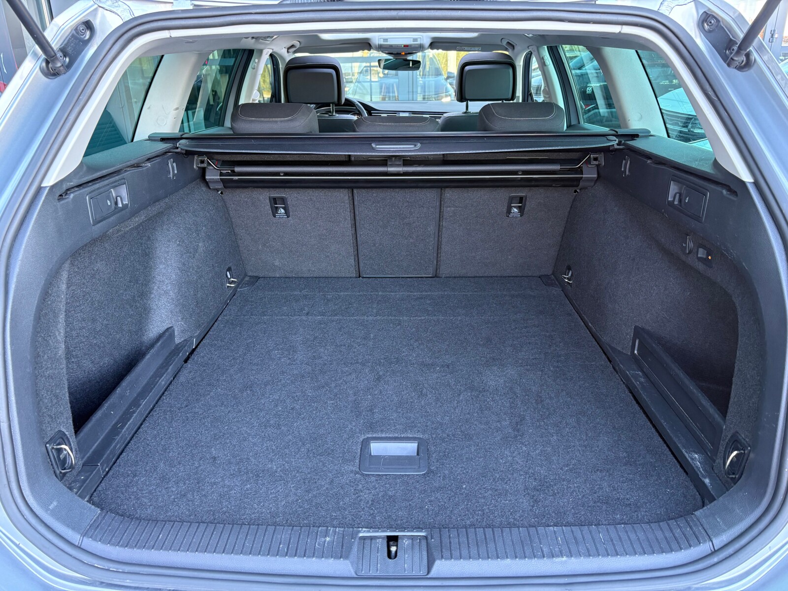 Volkswagen Passat Variant - zdjęcie 18