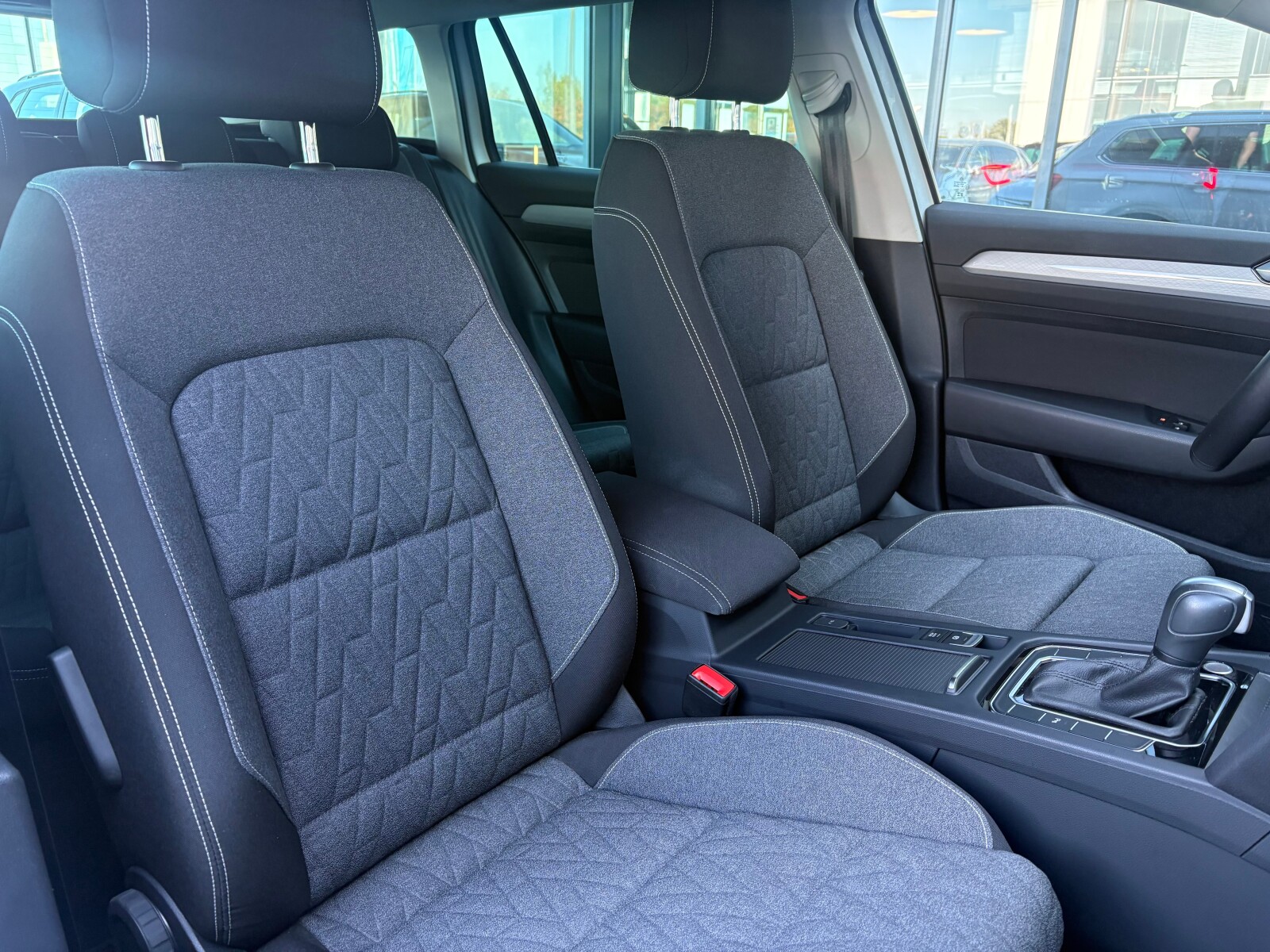 Volkswagen Passat Variant - zdjęcie 17