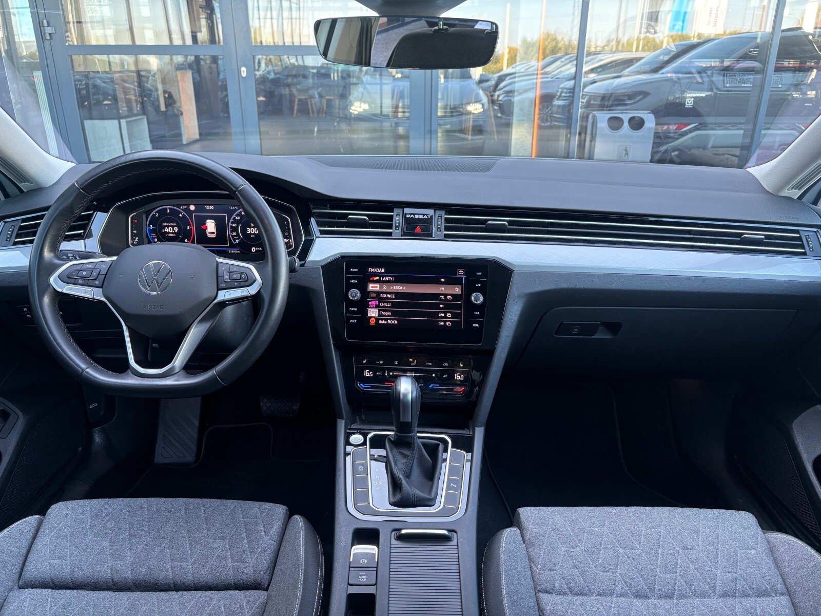 Volkswagen Passat Variant - zdjęcie 9