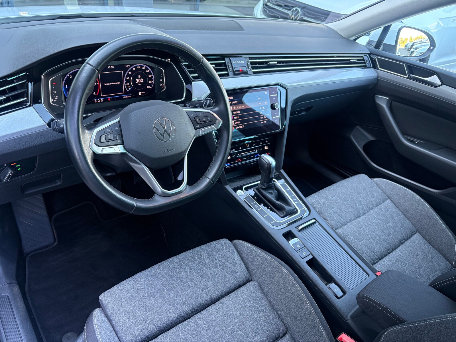 Volkswagen Passat Variant - zdjęcie 11