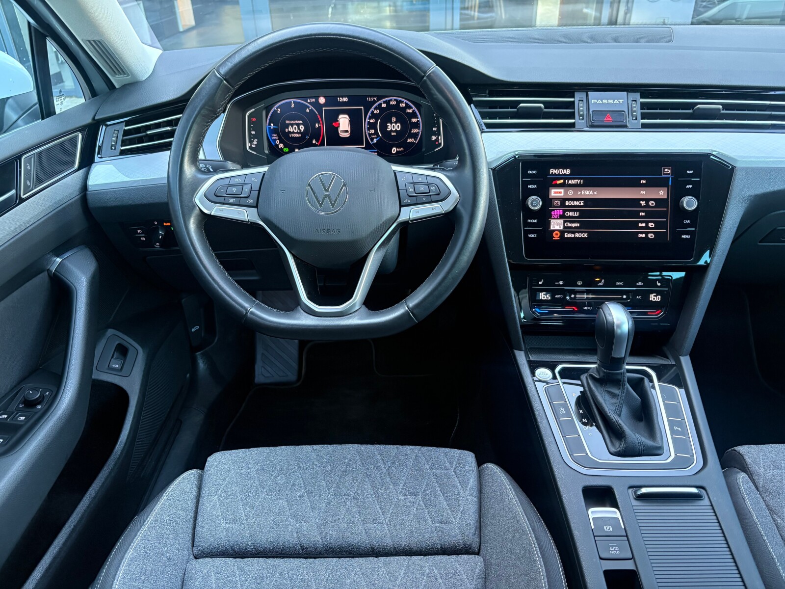 Volkswagen Passat Variant - zdjęcie 10