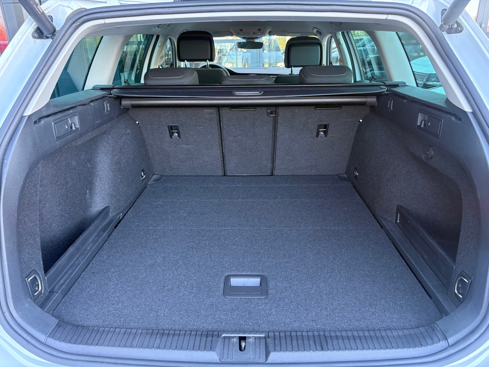 Volkswagen Passat Variant - zdjęcie 18