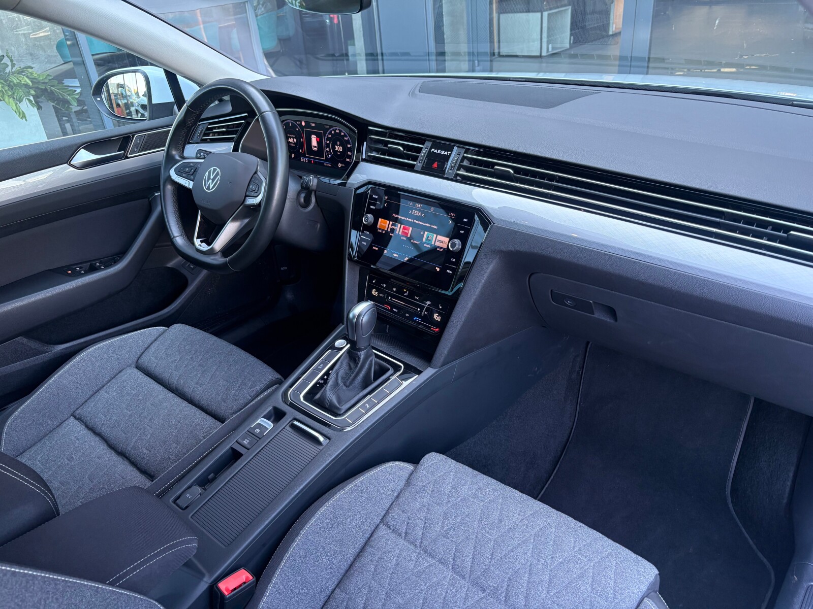 Volkswagen Passat Variant - zdjęcie 16