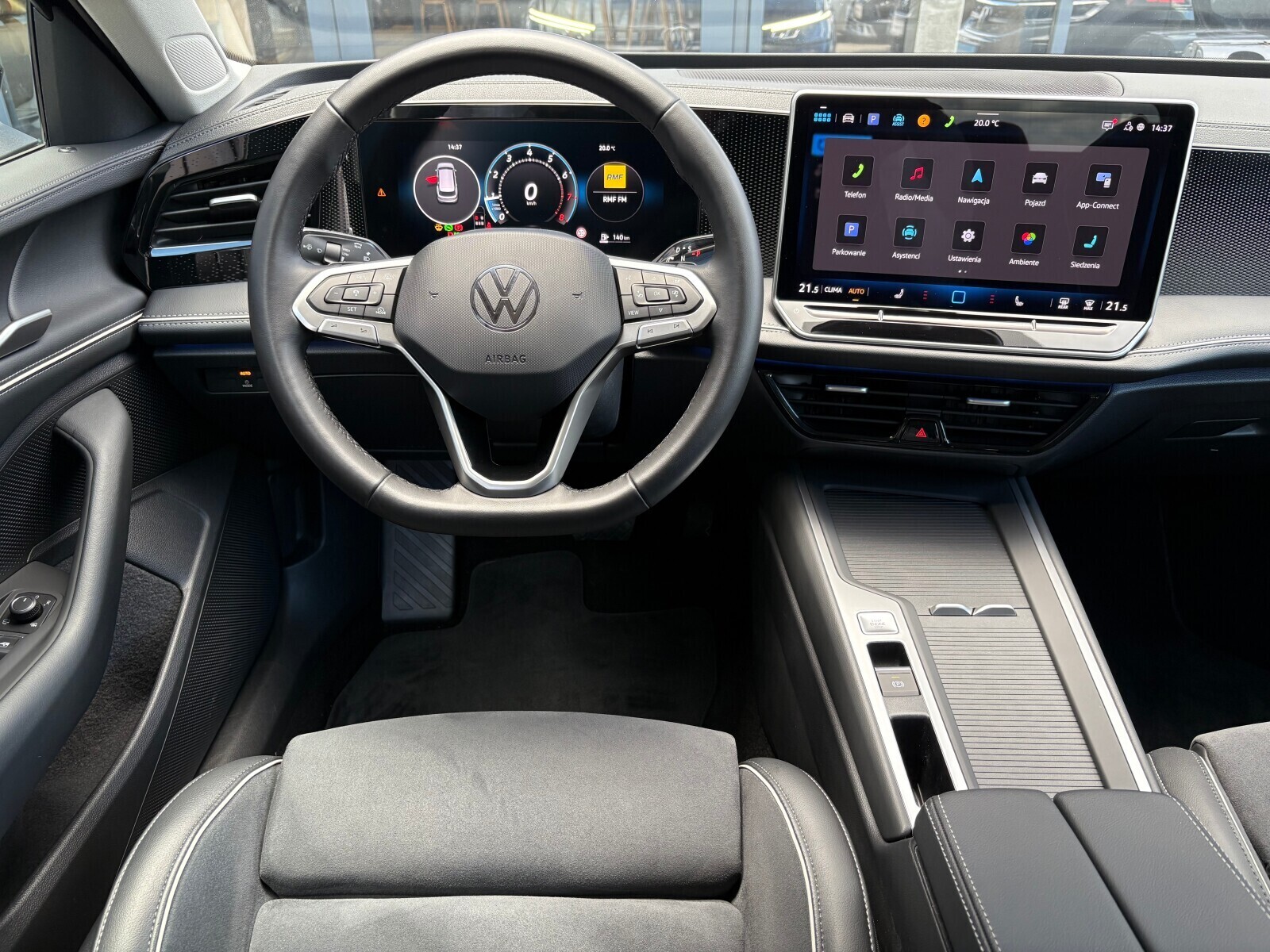 Volkswagen Passat Variant - zdjęcie 10