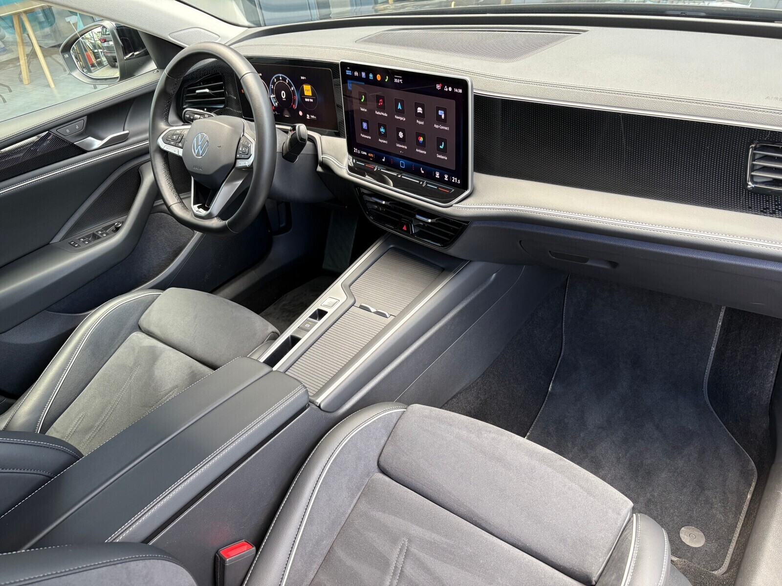 Volkswagen Passat Variant - zdjęcie 16