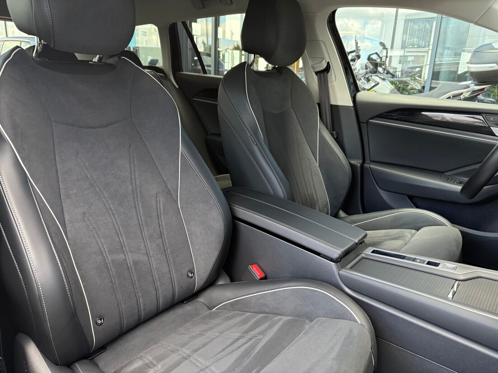 Volkswagen Passat Variant - zdjęcie 17
